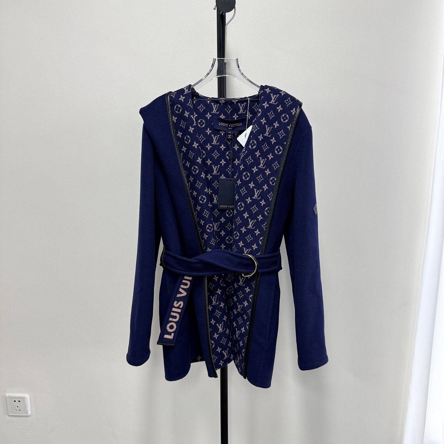 Louis Vuitton Louis Vuitton Monogram Belted Coat Size 40 Size S / US 4 / IT 40 - 1 Thumbnail