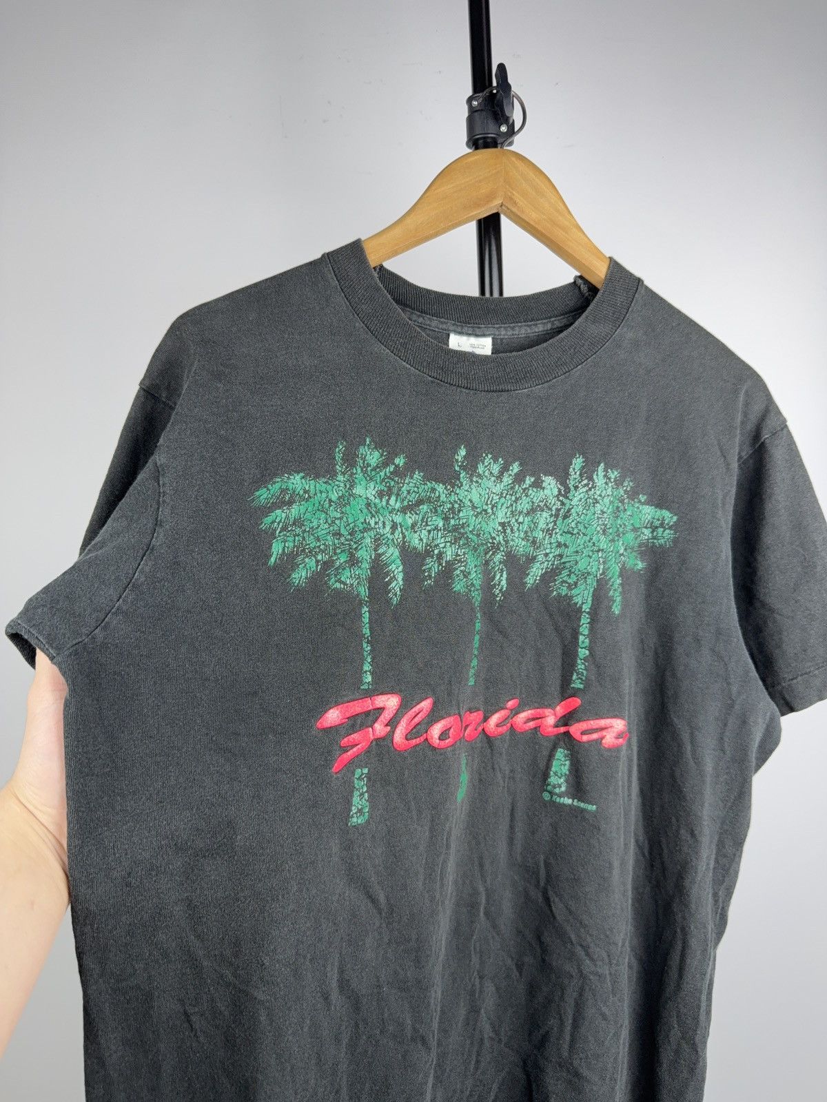 Vintage VNTG 90s Retro Florida Palm Trees USA Distressed Faded Tee Size US L / EU 52-54 / 3 - 4 Thumbnail