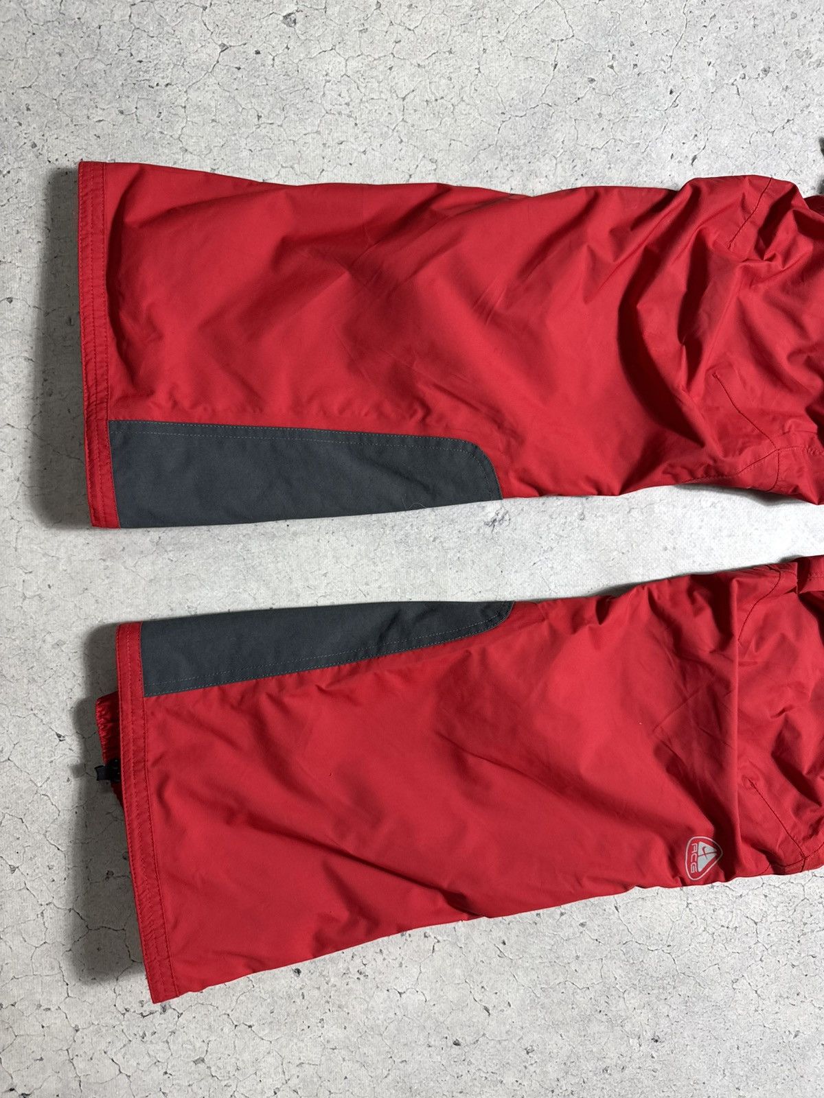 Nike ACG Nike ACG Vintage Nylon Ski Pants Size XS Outdoor Size US 28 / EU 44 - 2 Thumbnail