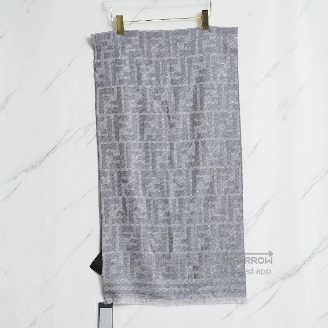 Fendi Fendi Men's Logo Wool Scarf. Size ONE SIZE - 1 Thumbnail