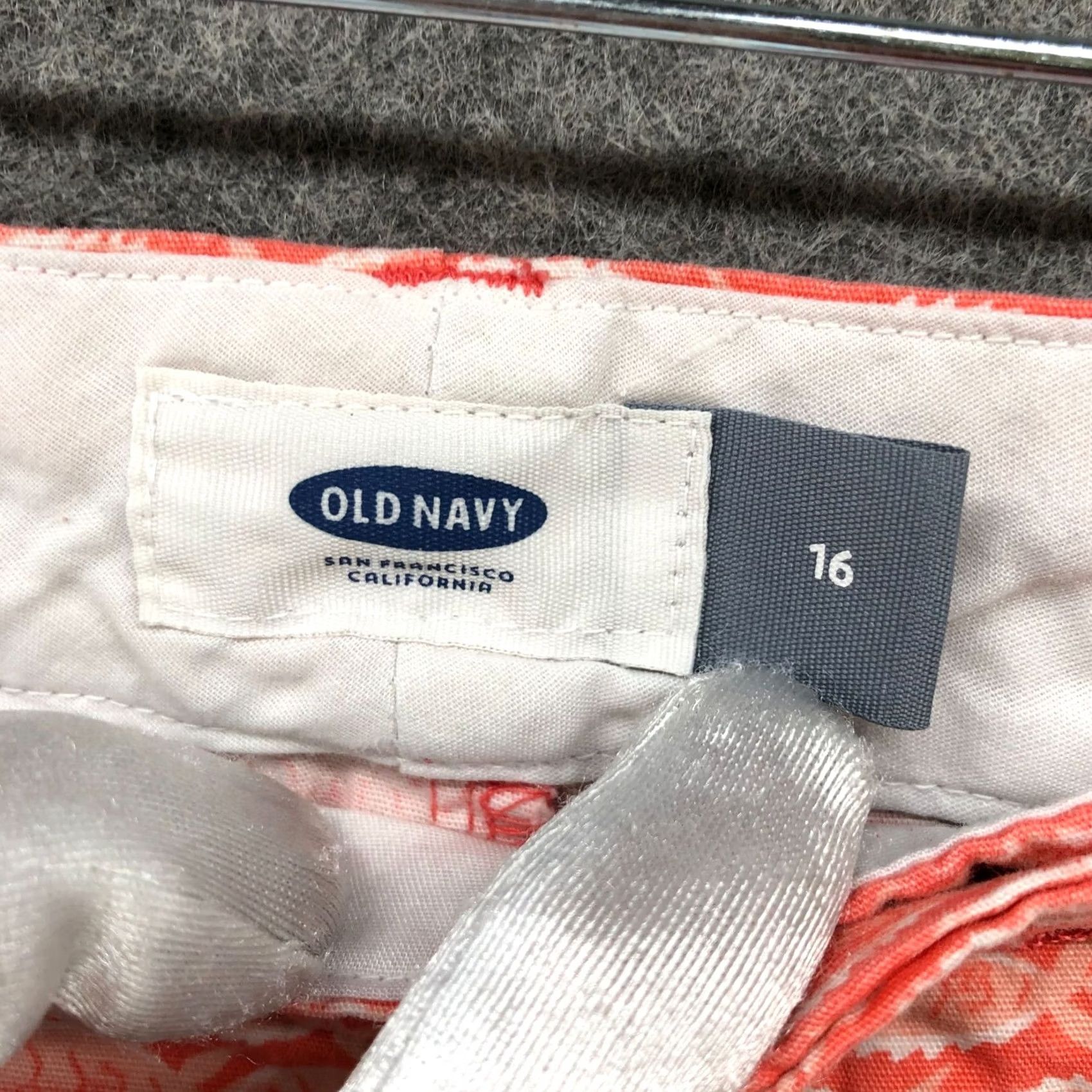 Old Navy Old Navy Chino Shorts Womens 16 Coral Pink Salmon Goldfish Printed Fish Tropical Casual Size 38" / US 16 / IT 52 - 7 Thumbnail