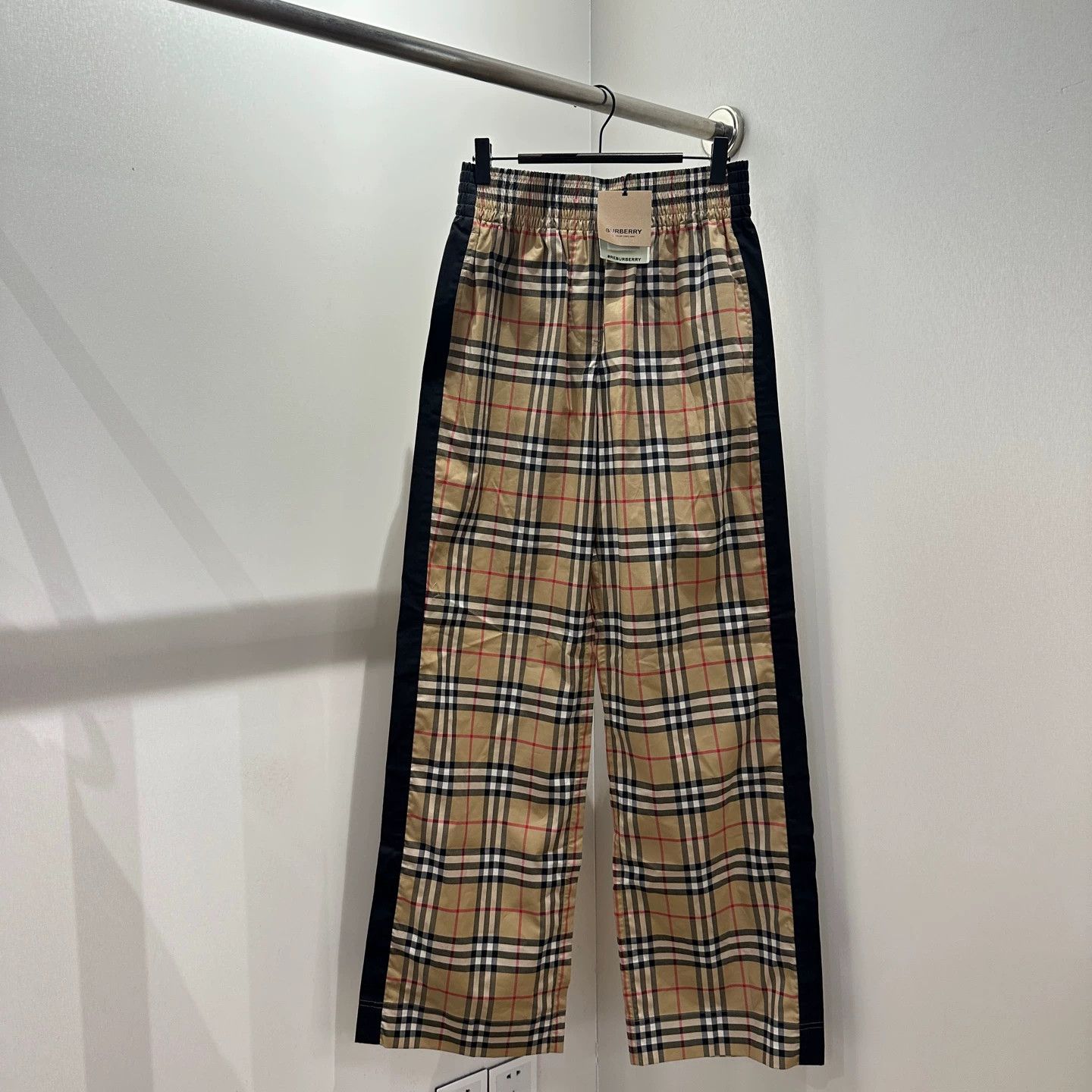 Burberry Burberry apr523 Classic Check Cotton Trousers UK4 Size 25" / US 0 / IT 36 - 1 Thumbnail