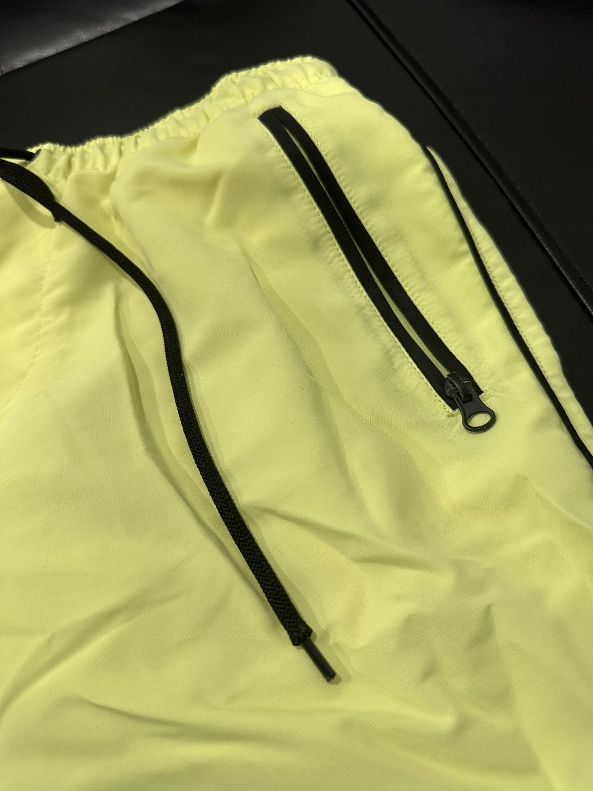 Other Forever 21 Neon Yellow Swimming Trunks Size Medium Size US 32 / EU 48 - 2 Thumbnail