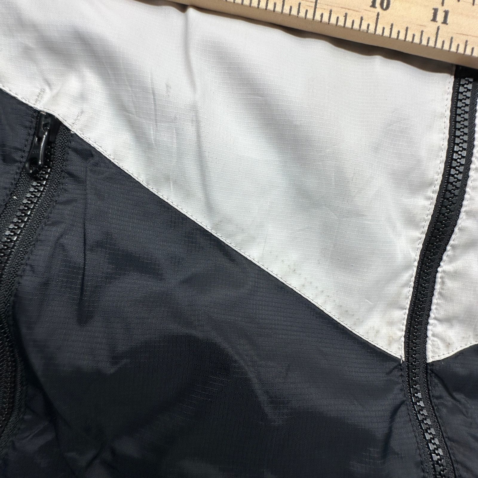 Nike Nike Nylon Windrunner Windbreaker Jacket Medium AJ1396-658 Size US M / EU 48-50 / 2 - 12 Thumbnail