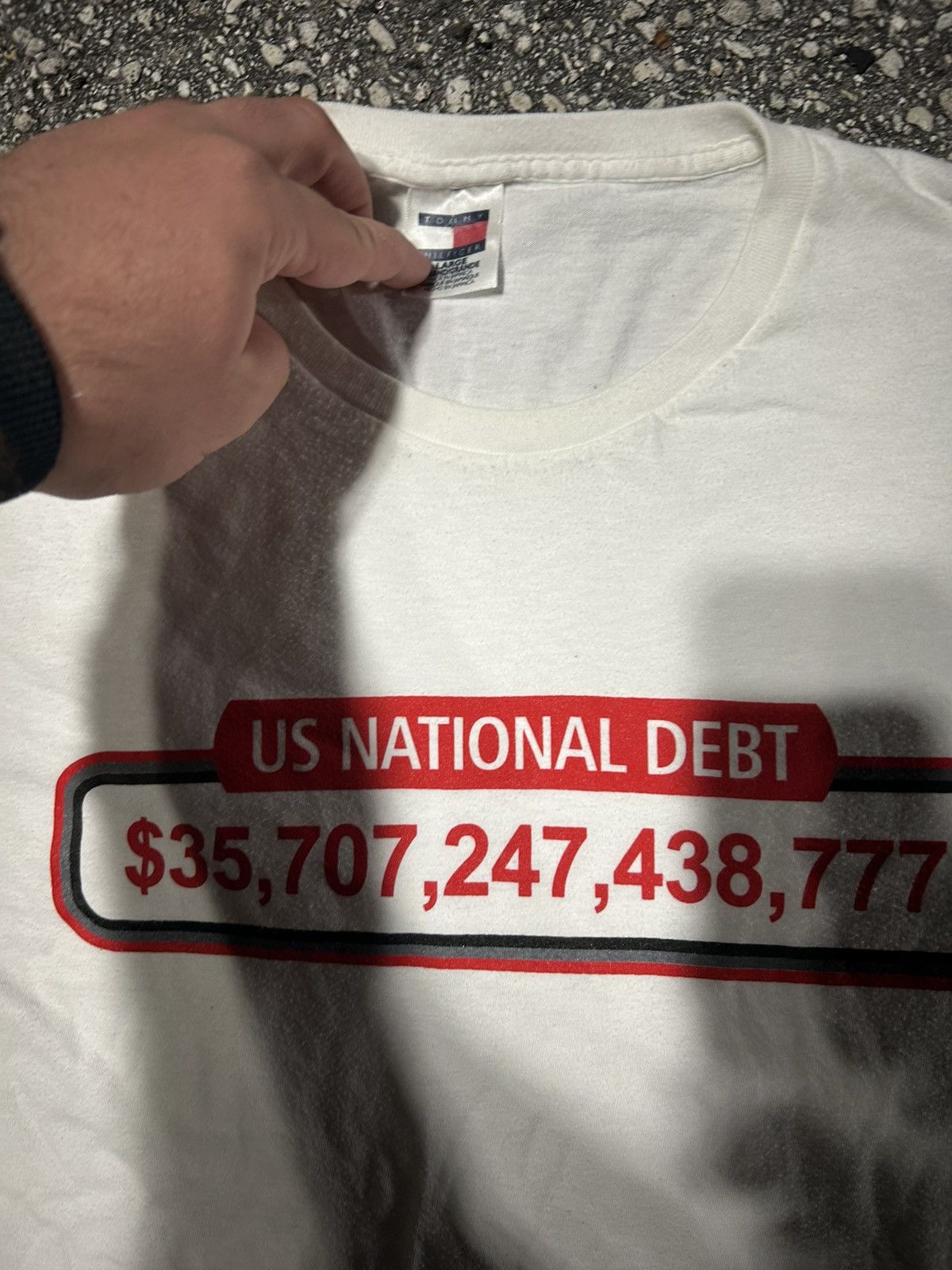 Other 1/1 Your World US Debt Clock Tommy graphic t tee shirt Size US L / EU 52-54 / 3 - 2 Thumbnail