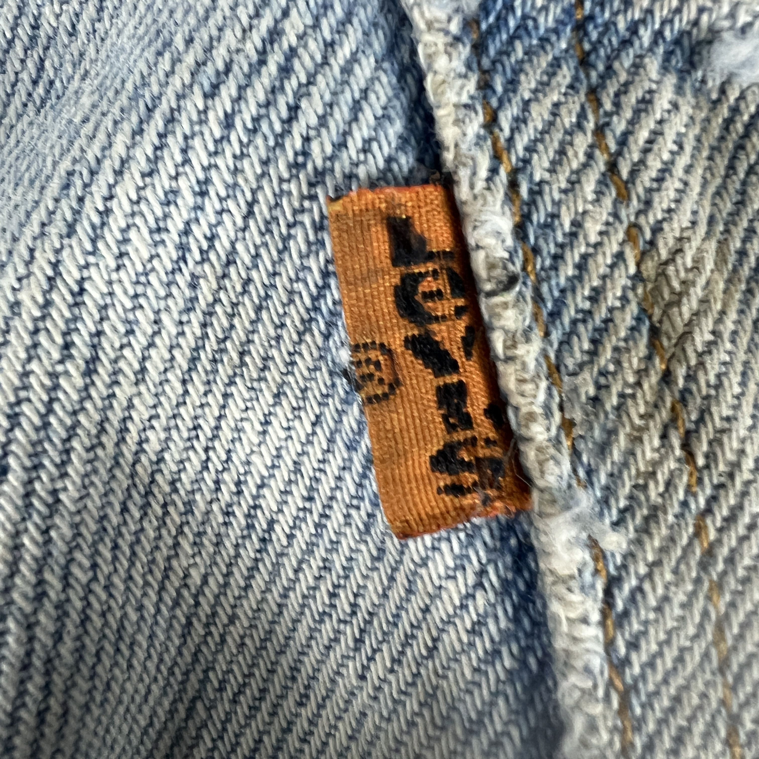 Levi's VTG Levi's Jeans 550 Relaxed Blue Thrashed Denim Orange Tab Size US 33 - 11 Thumbnail