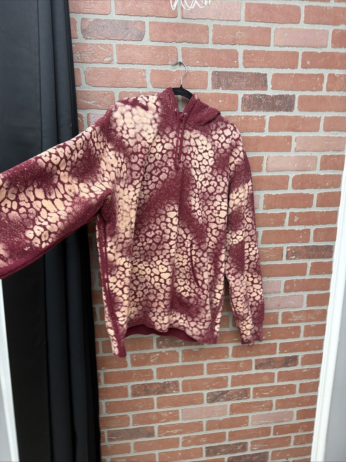 Supreme Supreme Bleached Leopard Hoodie Size Xl Used Quick Shipping Size US XL / EU 56 / 4 - 5 Thumbnail