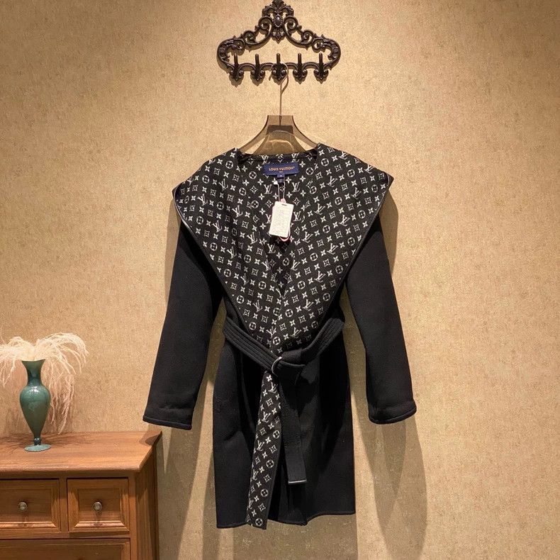 Louis Vuitton Louis Vuitton Black and white old flower full print bathro Size S / US 4 / IT 40 - 1 Thumbnail
