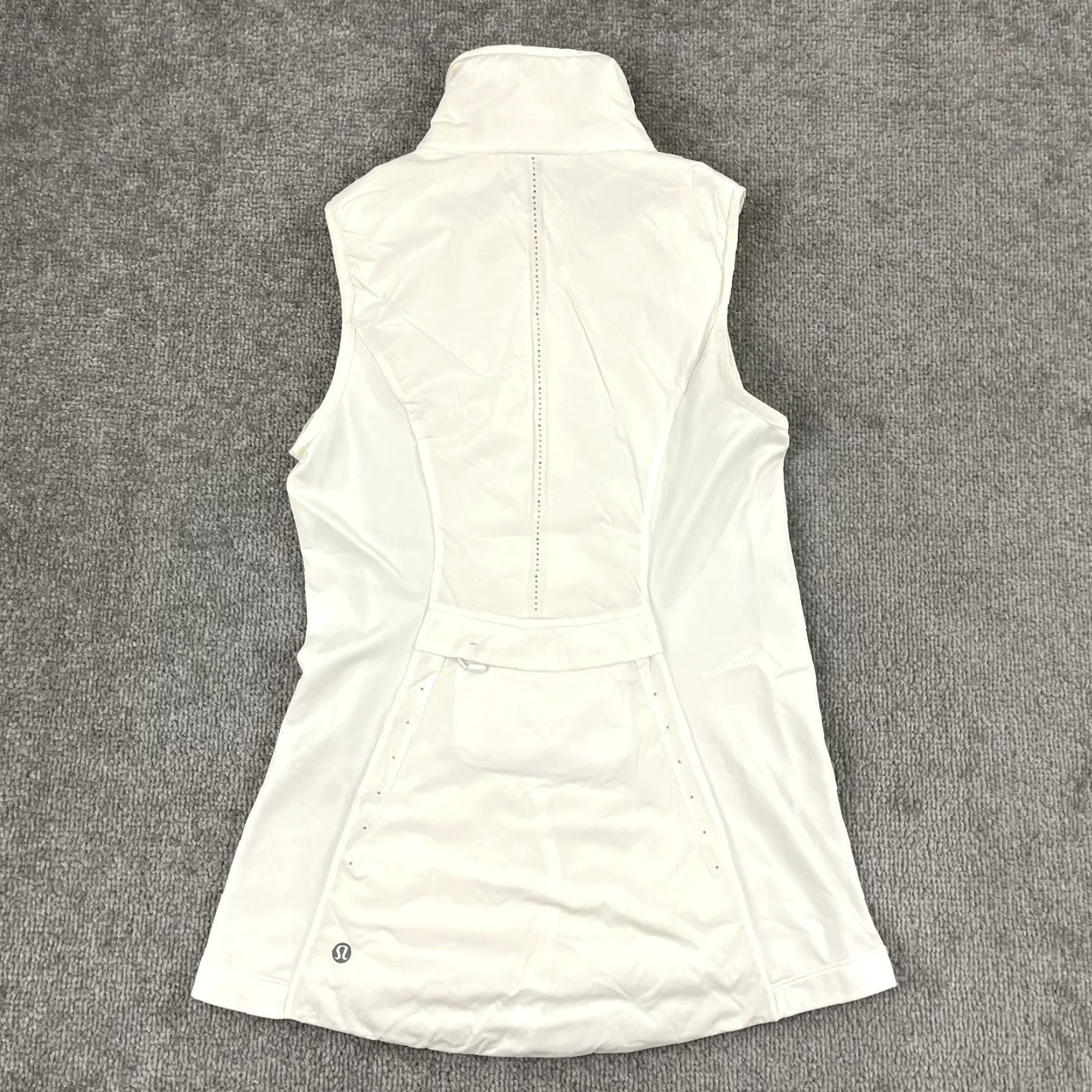 Lululemon LULULEMON Vest Womens Size 4 White Running Pockets Insulated Sleeveless Zip Jacket Mid-Length Jacket Vest Womens Size S / US 4 / IT 40 - 2 Thumbnail