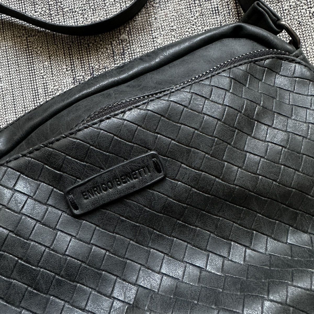 Enrico Bennetti Leather Crossbody Bag