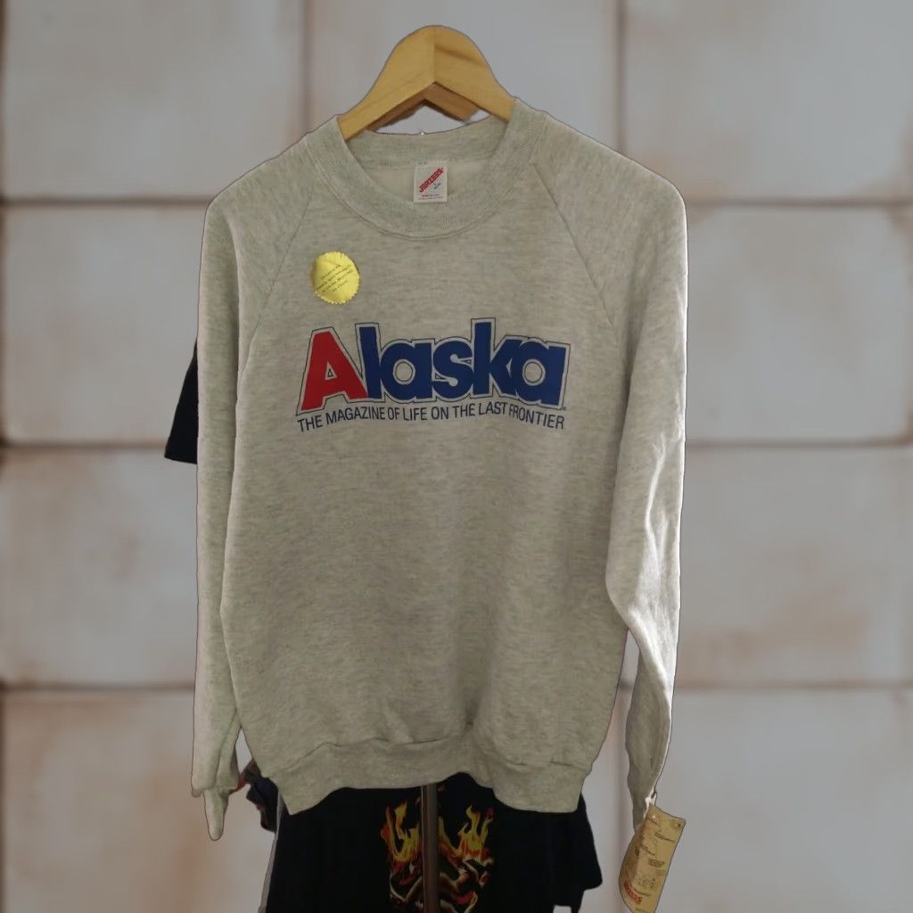 Jerzees VINTAGE Deadstock Alaska Magazine Sweatshirt Made In USA Jerseys Brand Size L Gray Pullover Men's Cotton Blend USA 90s? Size US L / EU 52-54 / 3 - 1 Thumbnail
