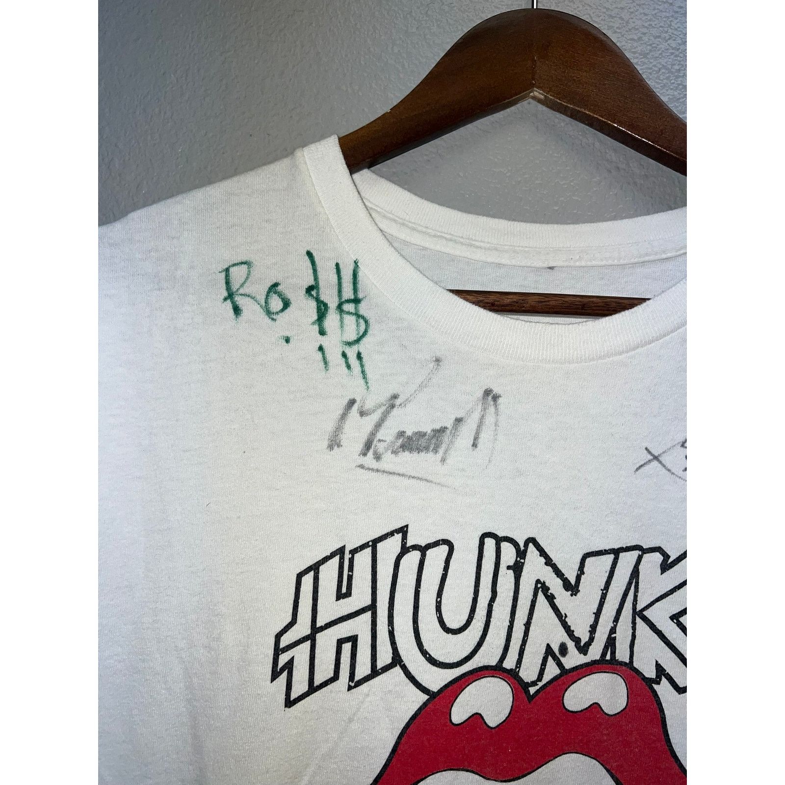 Vintage Vintage Hunks US Tour Shirt Tongue Logo White Band Tee XL Size US XL / EU 56 / 4 - 3 Thumbnail