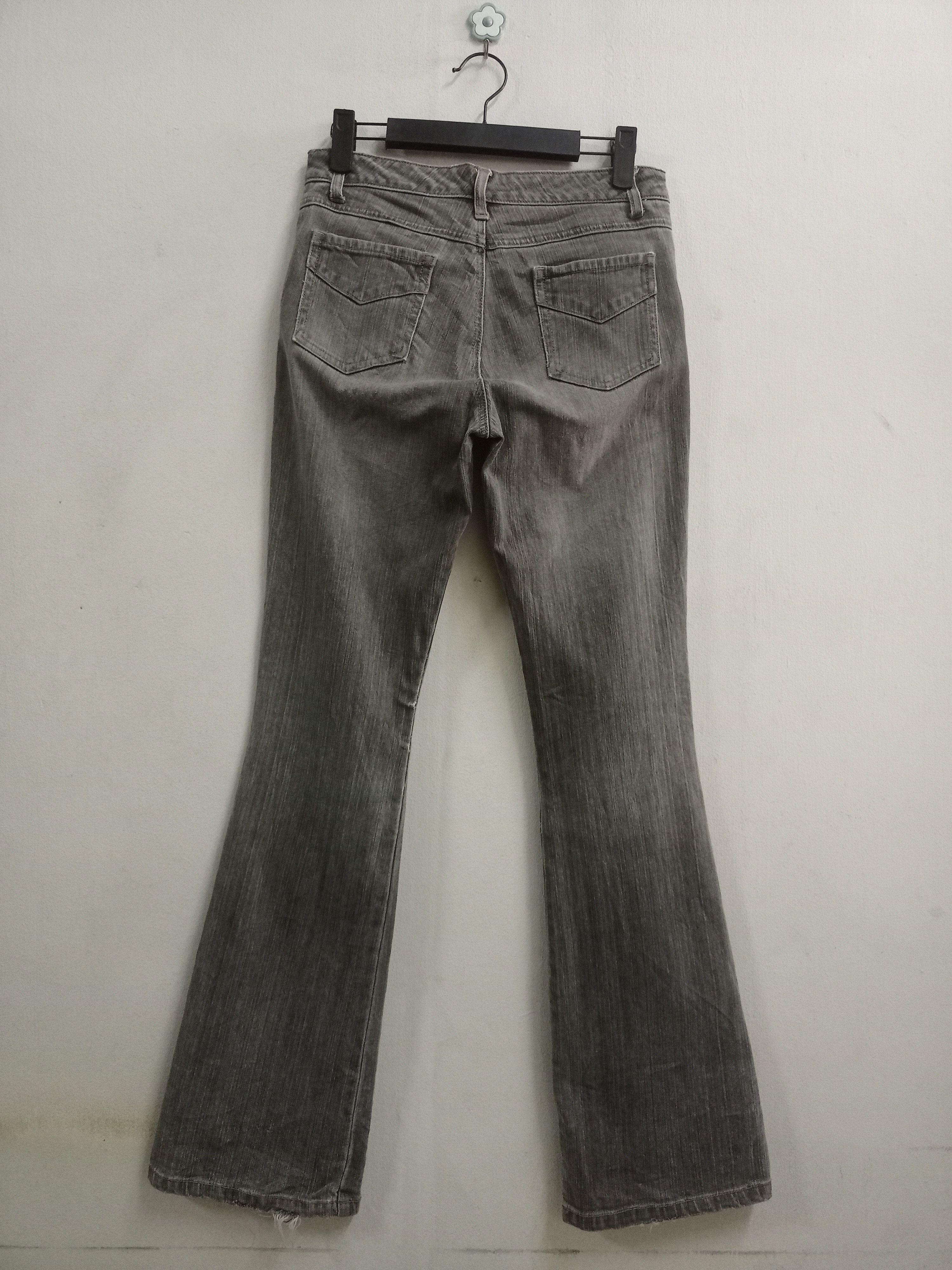 Japanese Brand Vintage Japanese Brand Faded Style Flare Jeans Size 28" / US 6 / IT 42 - 2 Thumbnail