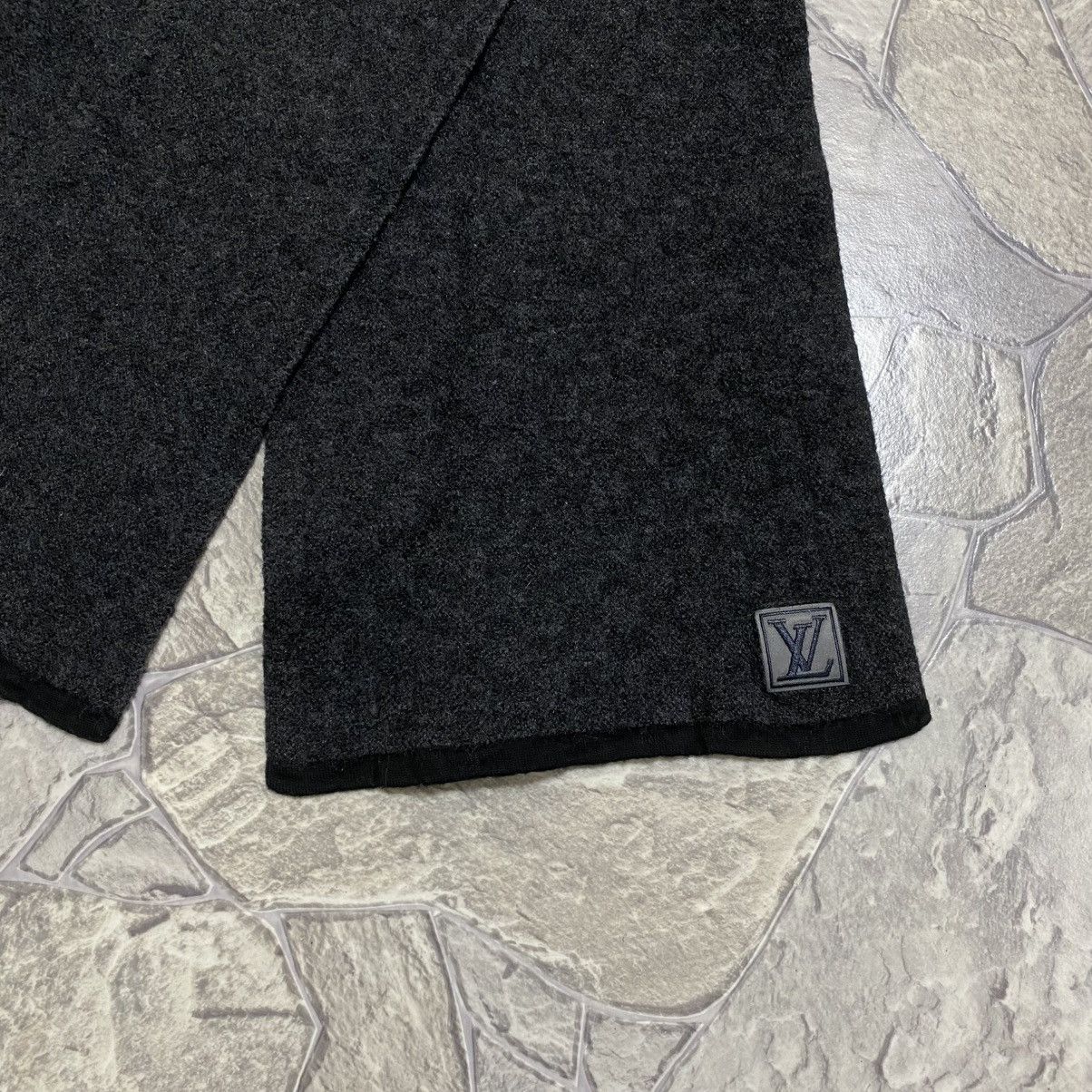 Louis Vuitton Louis Vuitton Scarf Damier LV Logo Gray and Black Wool Size ONE SIZE - 2 Thumbnail