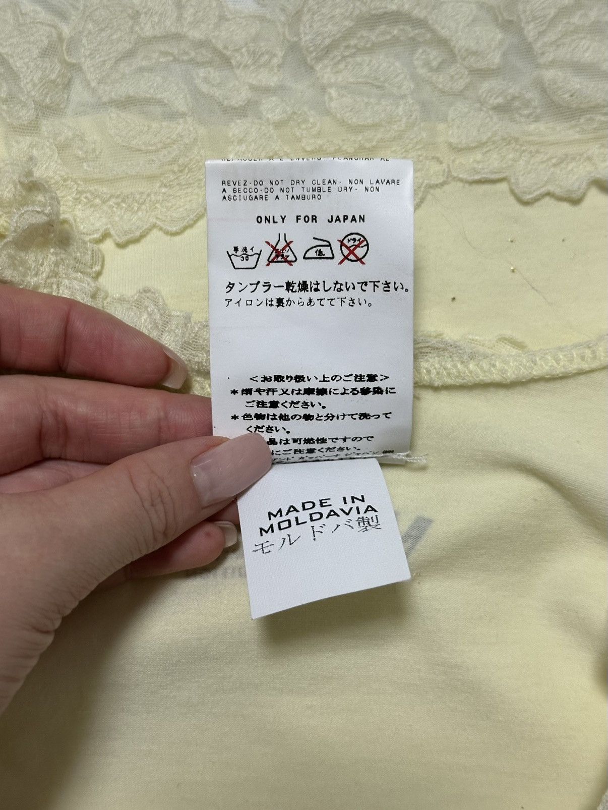 Dolce & Gabbana D&G Lace Trim Camisole with “B-NATURAL DO IT YOUR OWN WAY” Size XS / US 0-2 / IT 36-38 - 7 Thumbnail