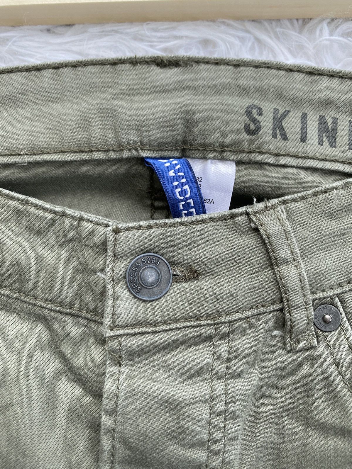 Japanese Brand Rare H&M Divided Distressed Biker Denim Skinny Pants Size US 31 - 11 Thumbnail
