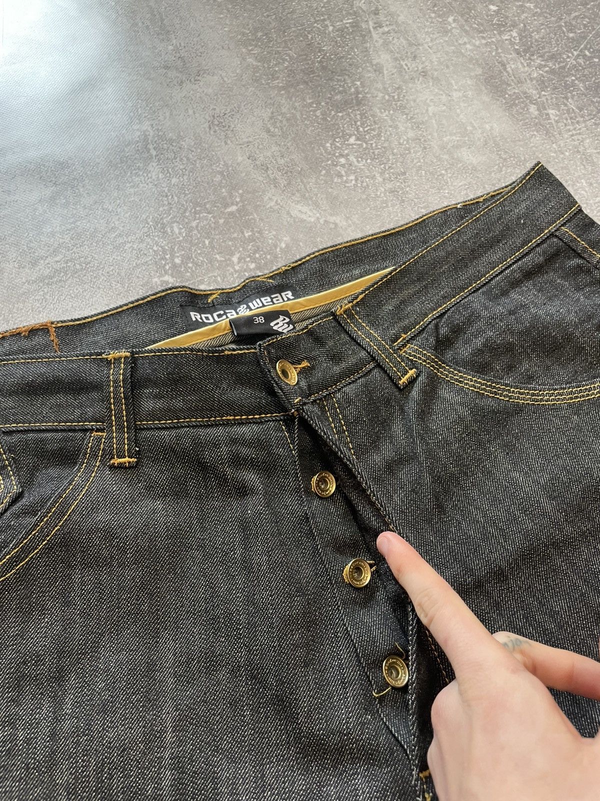 Rocawear × Vintage Vintage Rocawear Embroidered Logo Baggy Denim Shorts Size US 38 / EU 54 - 7 Thumbnail