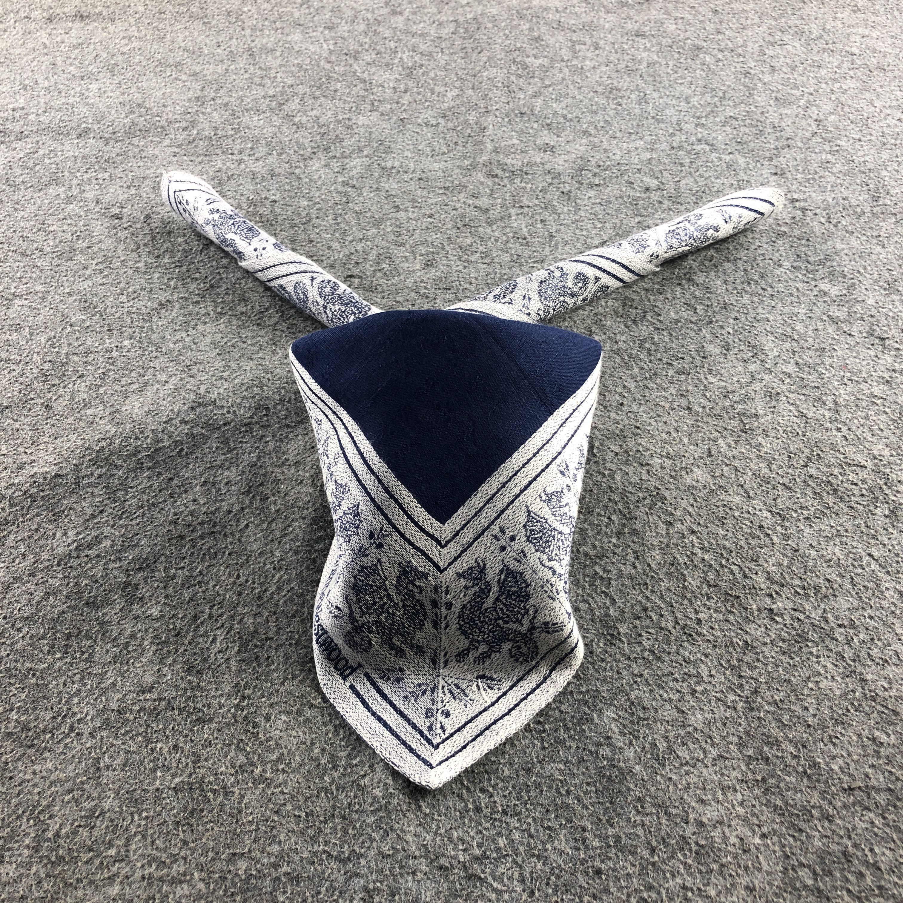 Vintage ViviENNE WestWOOD Handkerchief Neckerchief Bandana H2813 Size ONE SIZE - 1 Thumbnail