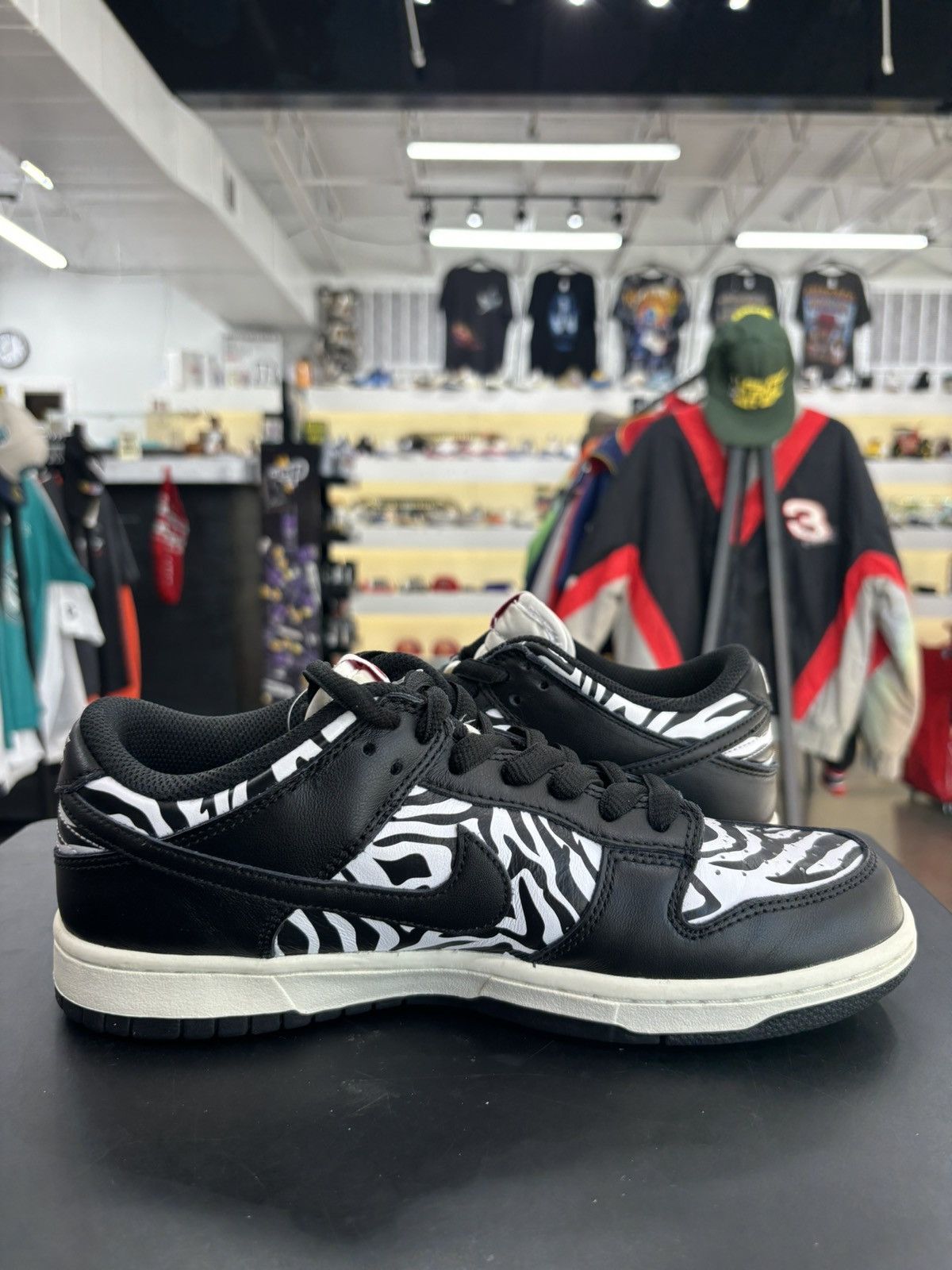 Nike Nike SB Dunk Low OG Quartersnacks Zebra Sz. 7.5 Size US 7.5 / EU 40-41 - 4 Thumbnail