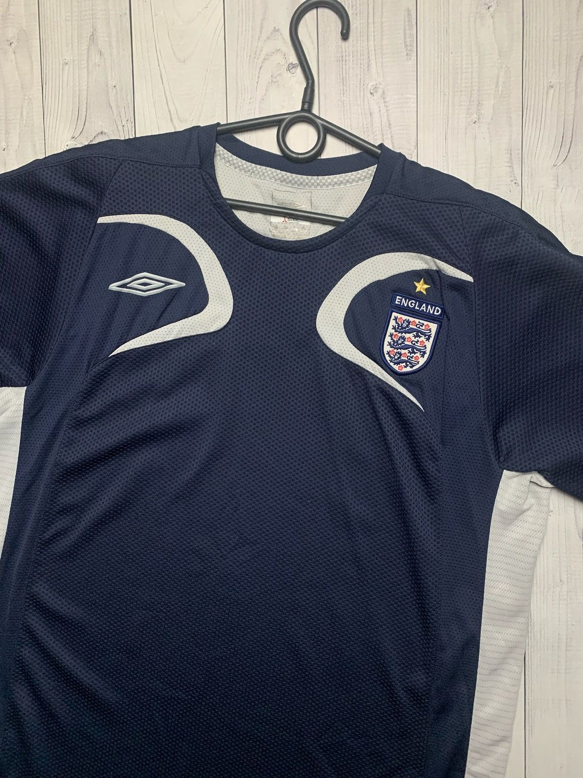 Umbro × Vintage Vintage Umbro soccer jersey England size L navy Size US L / EU 52-54 / 3 - 3 Thumbnail