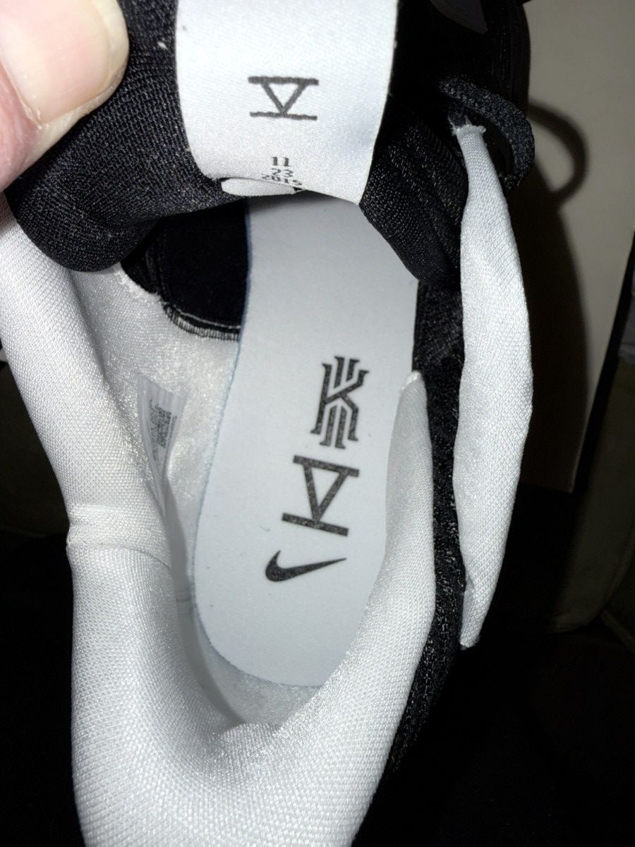 Nike Nike Kyrie 5 TB Promo (players only) Black “Reverse Panda” Size US 15 / EU 48 - 14 Thumbnail
