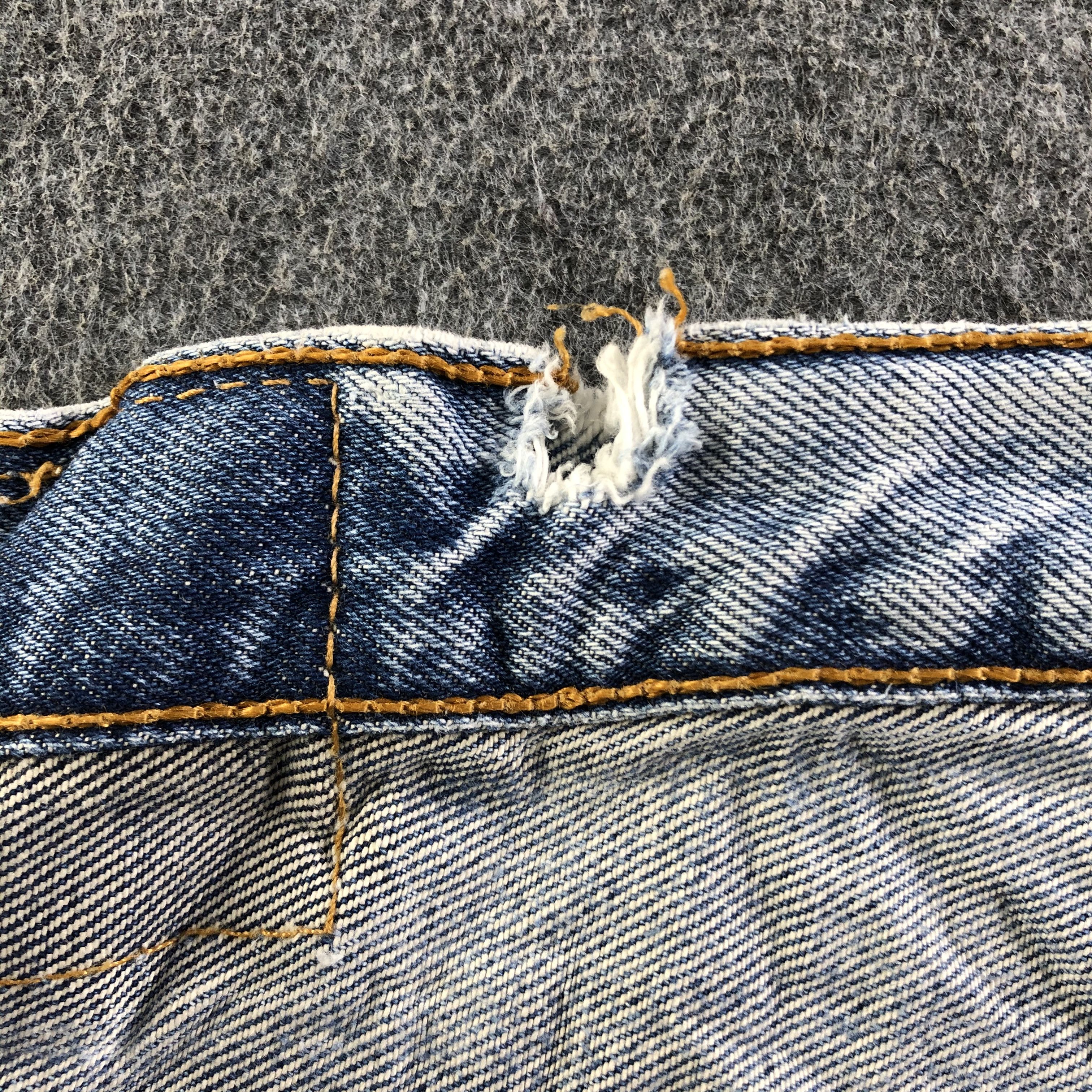 Levi's × Vintage Vintage 90s Light Wash Levis 501 Jeans-J3906 Size US 32 / EU 48 - 10 Thumbnail