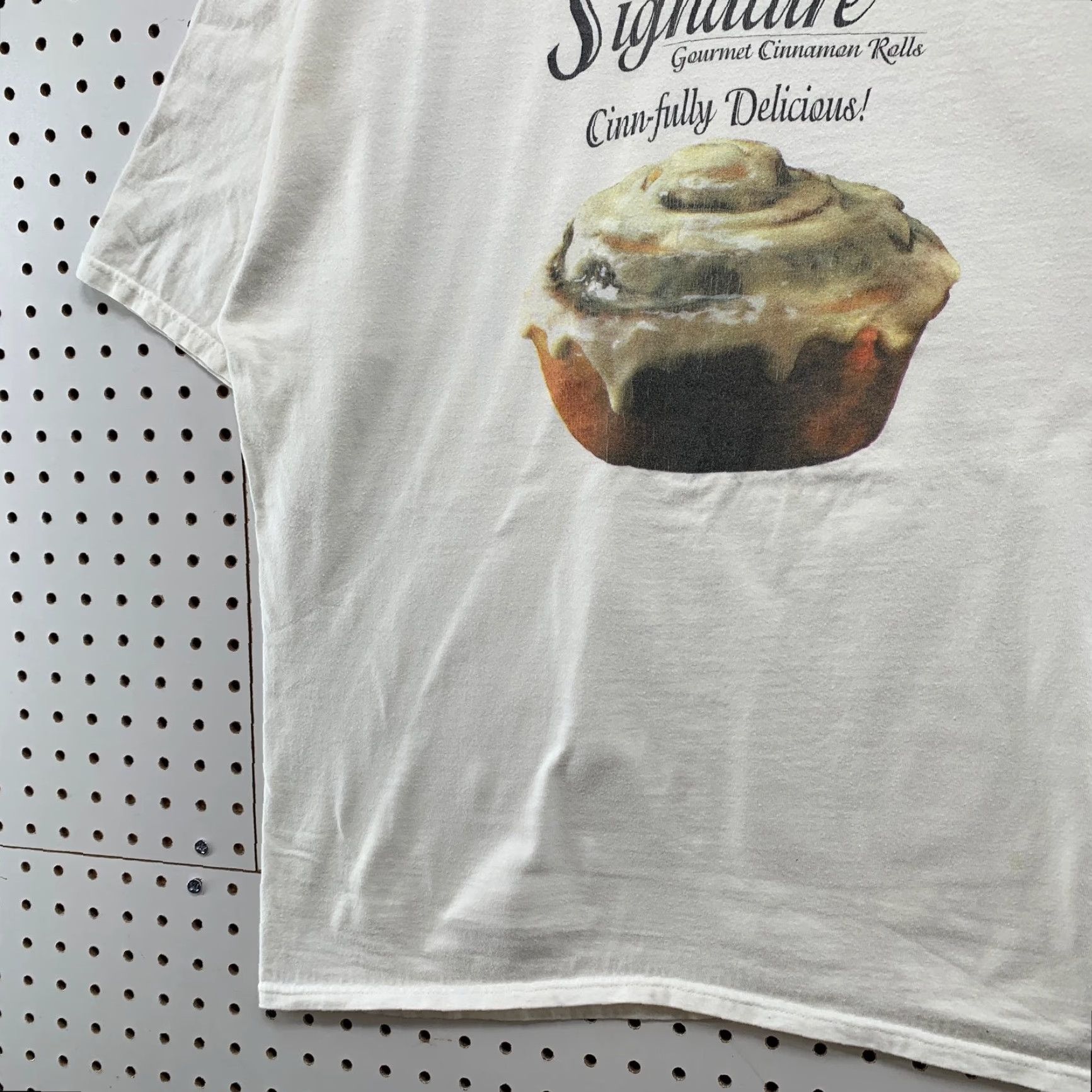 Hanes VINTAGE Nike Cinnamon Rolls Shirt Mens XL White Bakery Tee Short Sleeve Cinnabon Size US XL / EU 56 / 4 - 7 Thumbnail