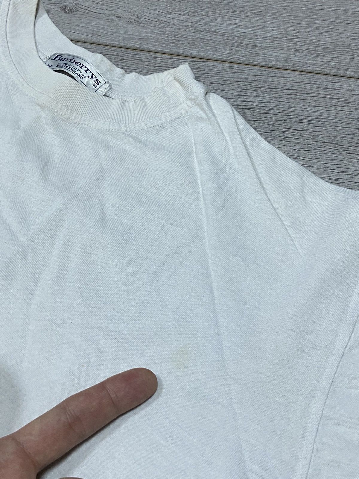 Burberry Burberry international vintage big logo t-shirt Size US M / EU 48-50 / 2 - 9 Thumbnail