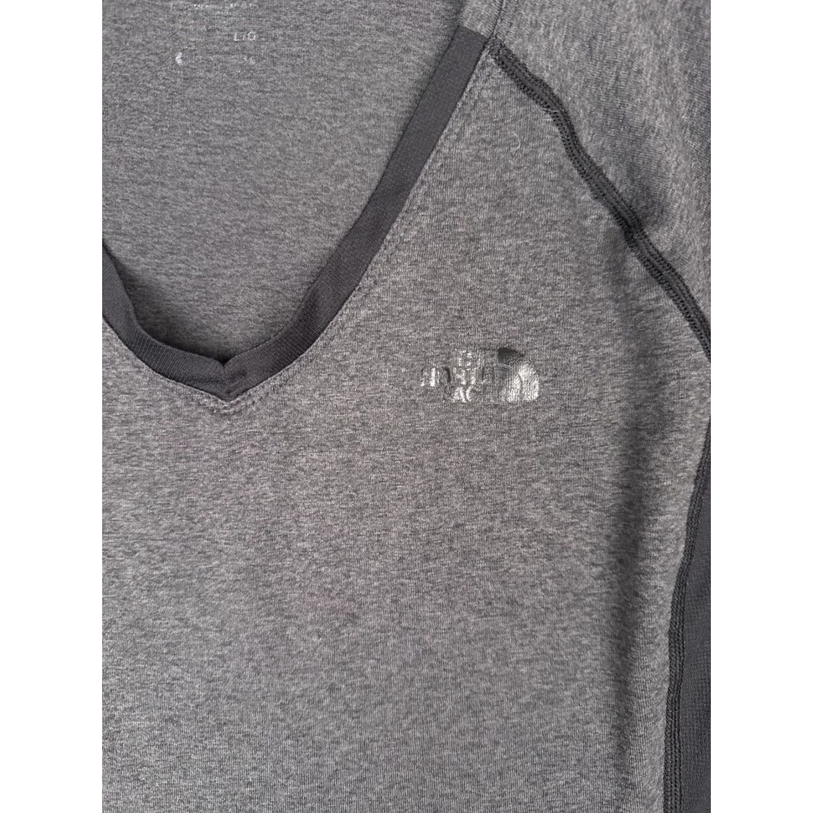 The North Face The North Face Shirt Women Large Gray Short Sleeve V-Neck Polyester Flashdry Size L / US 10 / IT 46 - 6 Thumbnail