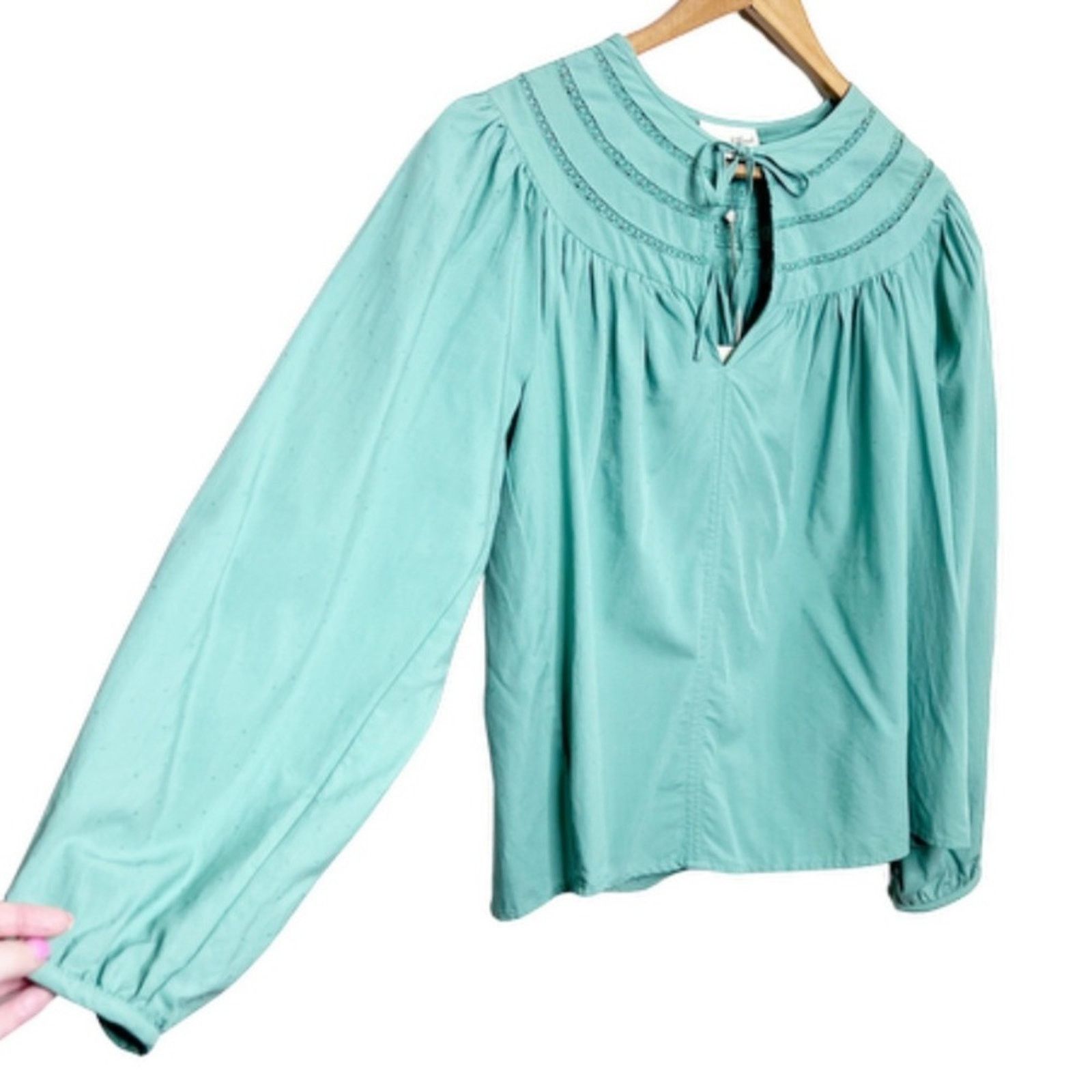 Target Basics New with Tag Universal Thread Women’s Long Sleeve Blouse Size S / US 4 / IT 40 - 3 Thumbnail