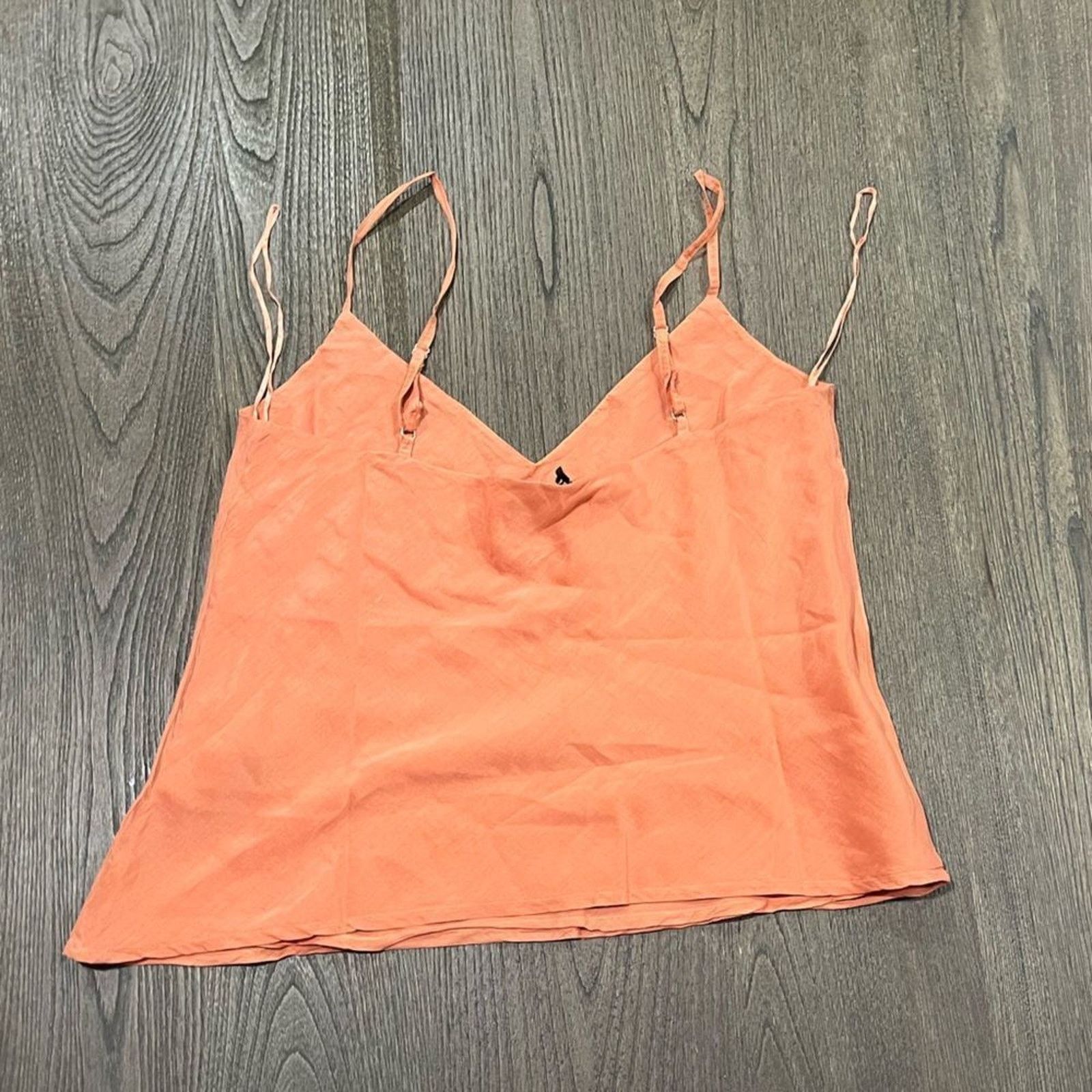 Guess NWOT Guess Peach Spaghetti Strap Cropped Tank Top Size S Size S / US 4 / IT 40 - 4 Thumbnail