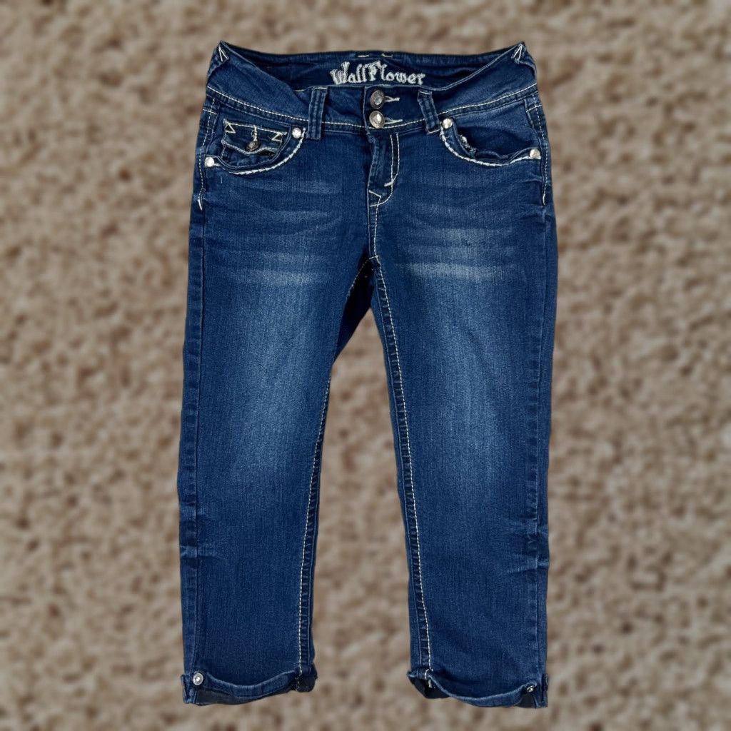 Vintage WallFlower Jeans WallFlower Jeans Blue Denim 5 Pocket Bootcut Jeans Womens 5 Denim Capri Embroidered Bling Sequin Pant Size 27" / US 4 / IT 40 - 1 Thumbnail