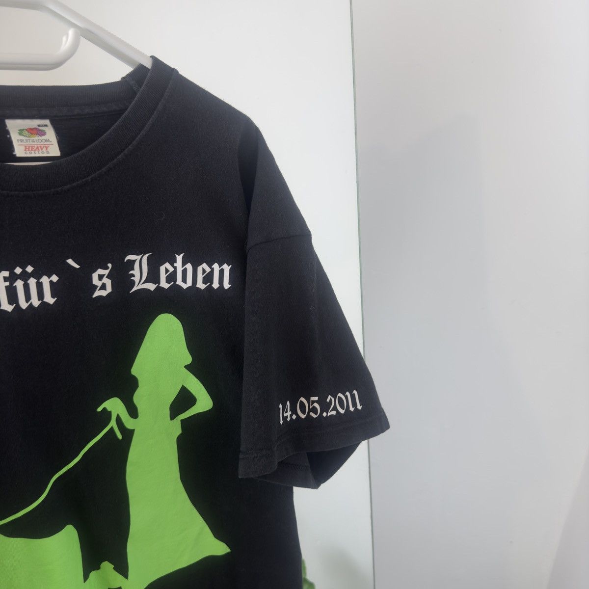 Other Crazy T-shirt Now He’s On A Leash Humor Tee Vintage Size US XL / EU 56 / 4 - 6 Thumbnail