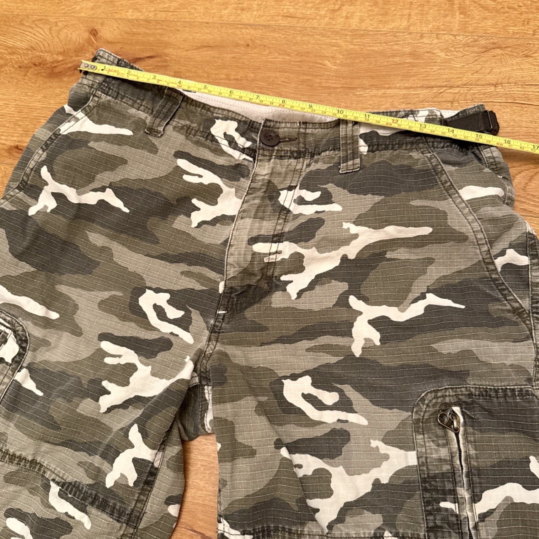 The North Face The North Face Grey Camouflage Pattern Cargo Shorts Size 32 Multiple Pockets, Cargo, Men, Regular Fit, Grey, 32, Casual, Travel, Workwear Size US 32 / EU 48 - 5 Thumbnail