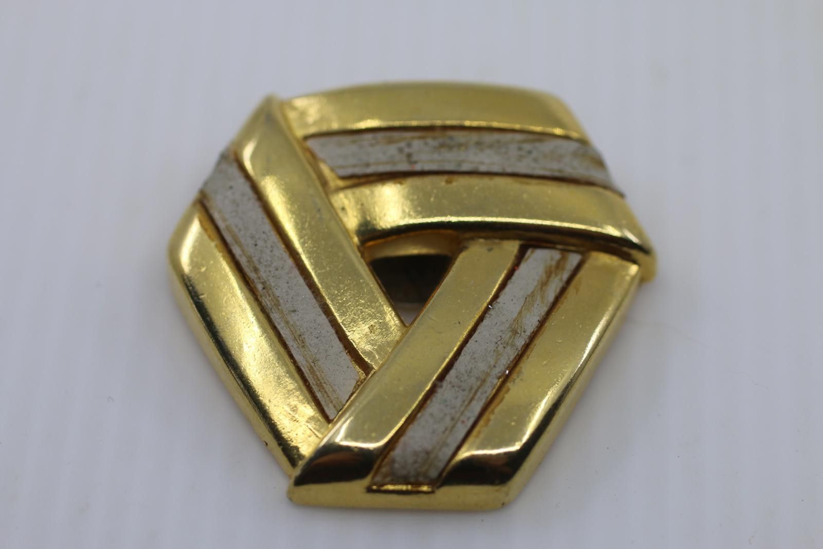 The Unbranded Brand Vintage Geometric Gold Tone Brooch Abstract Metal Pin Size ONE SIZE - 1 Thumbnail