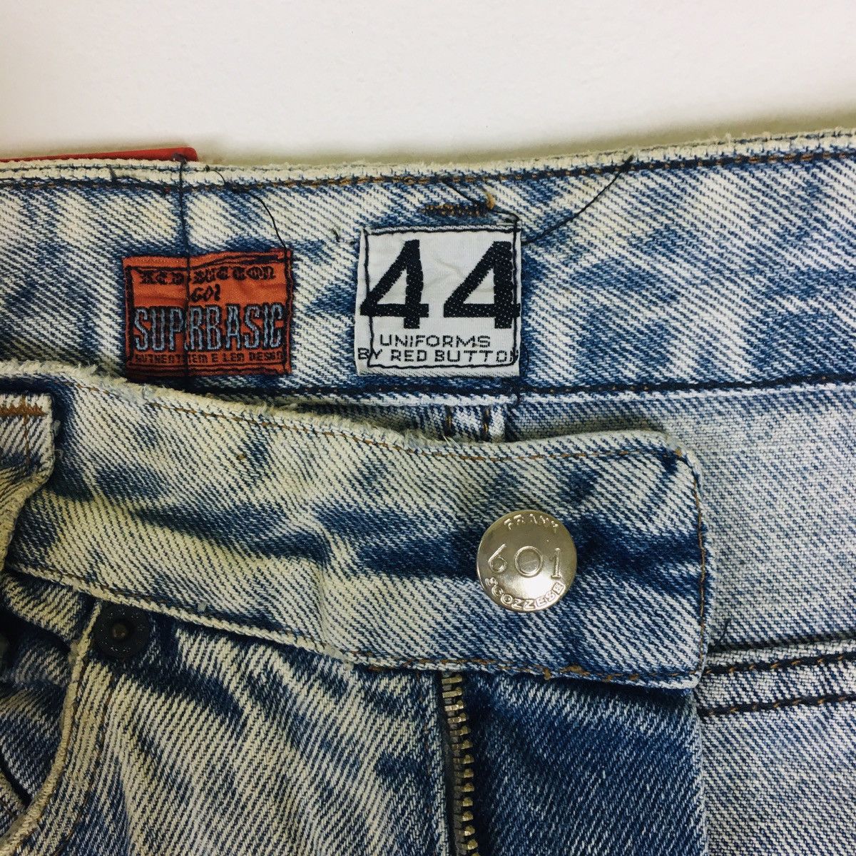 Vintage Vintage Acid Wash Red Button Tapered Leg Made in Italy Size US 29 - 10 Thumbnail