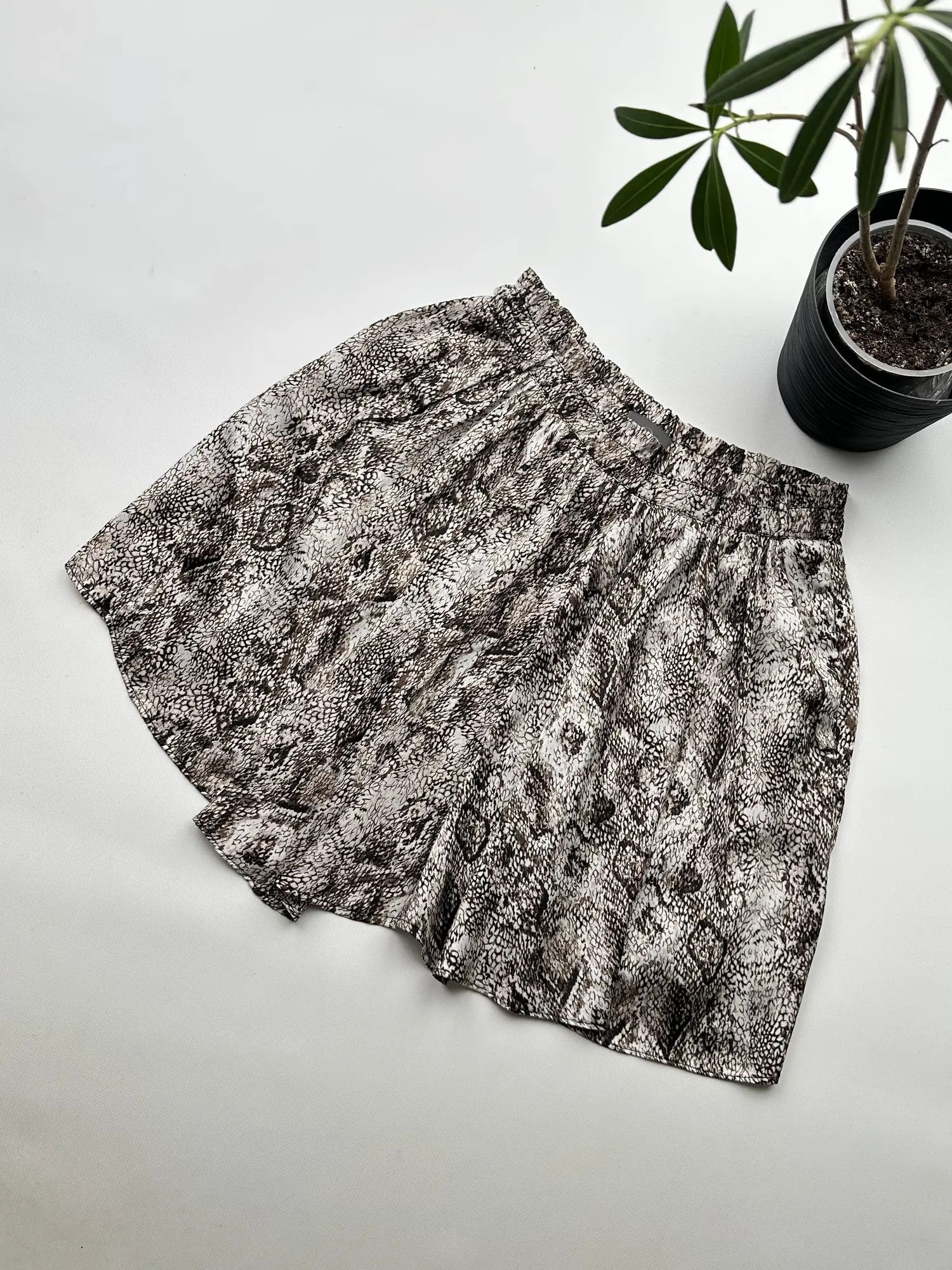 Alexander McQueen Alexander McQueen Vintage Printed Mini Skirt (224) Size 28" / US 6 / IT 42 - 1 Thumbnail