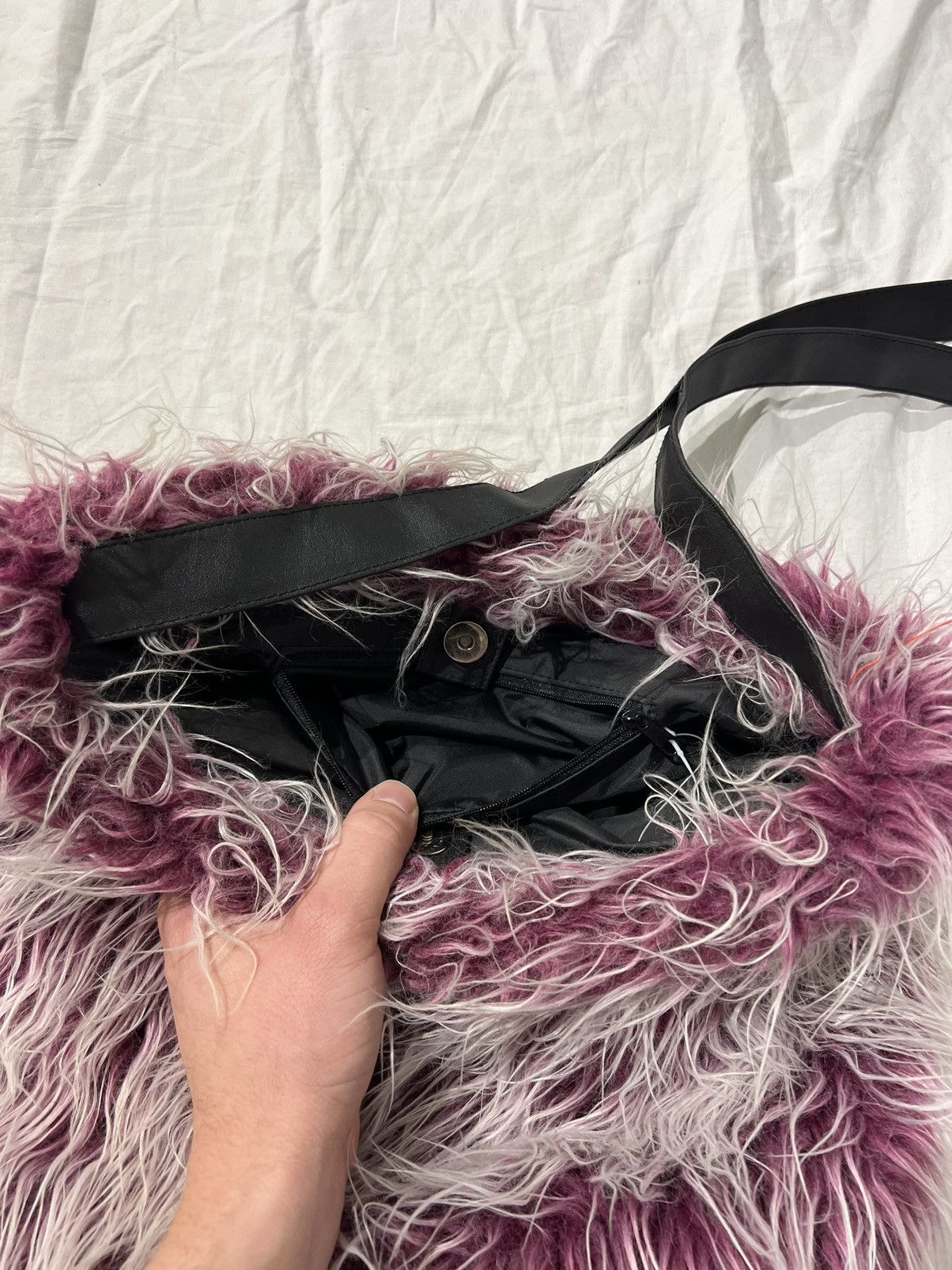 Japanese Brand Vintage faux fur gothic punky shoulder bag Size ONE SIZE - 5 Thumbnail