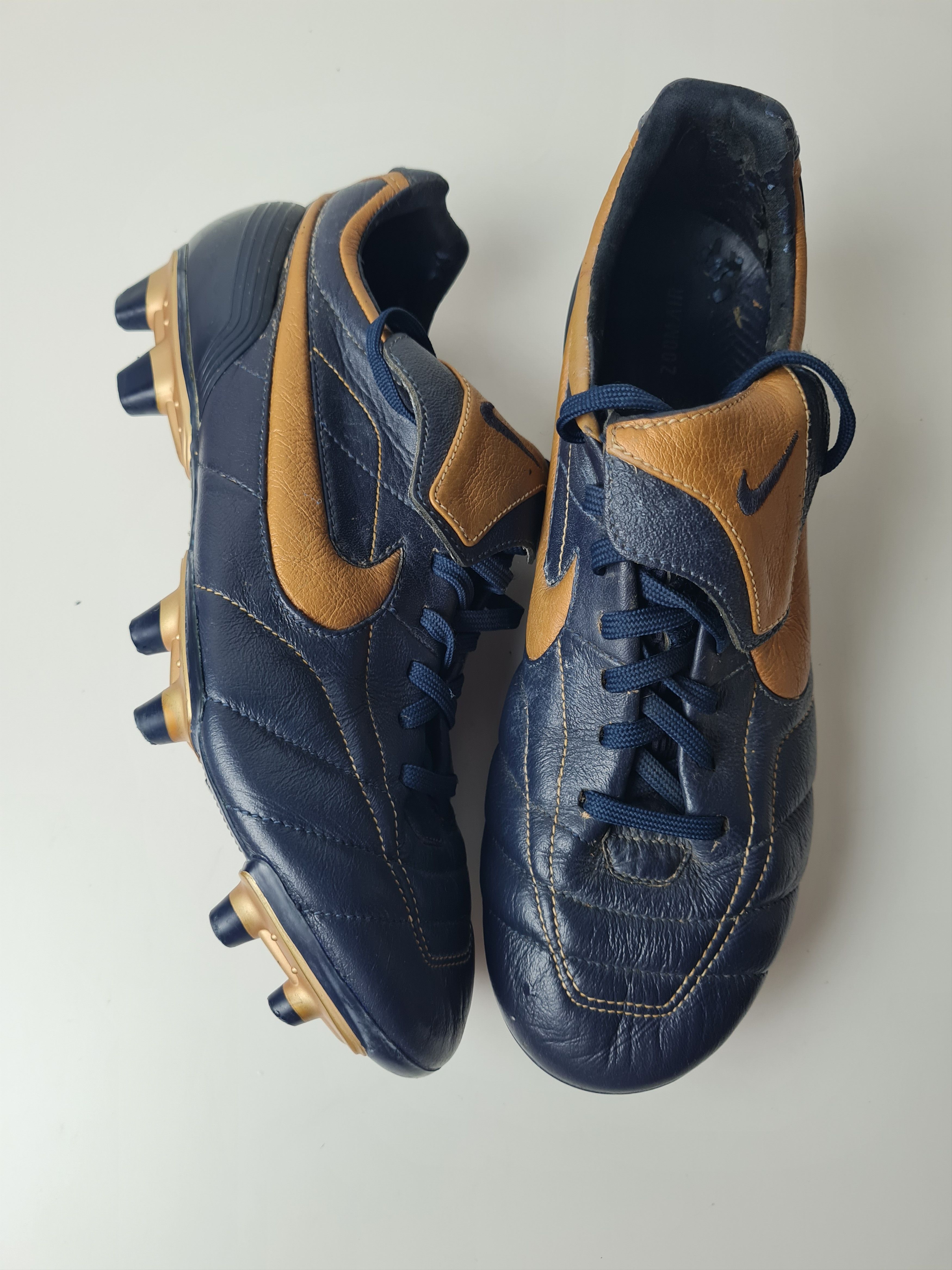 Nike Football Cleats NIKE TIEMPO R10 RONALDINHO Total90 SOCCER Size US 8 / EU 41 - 5 Thumbnail