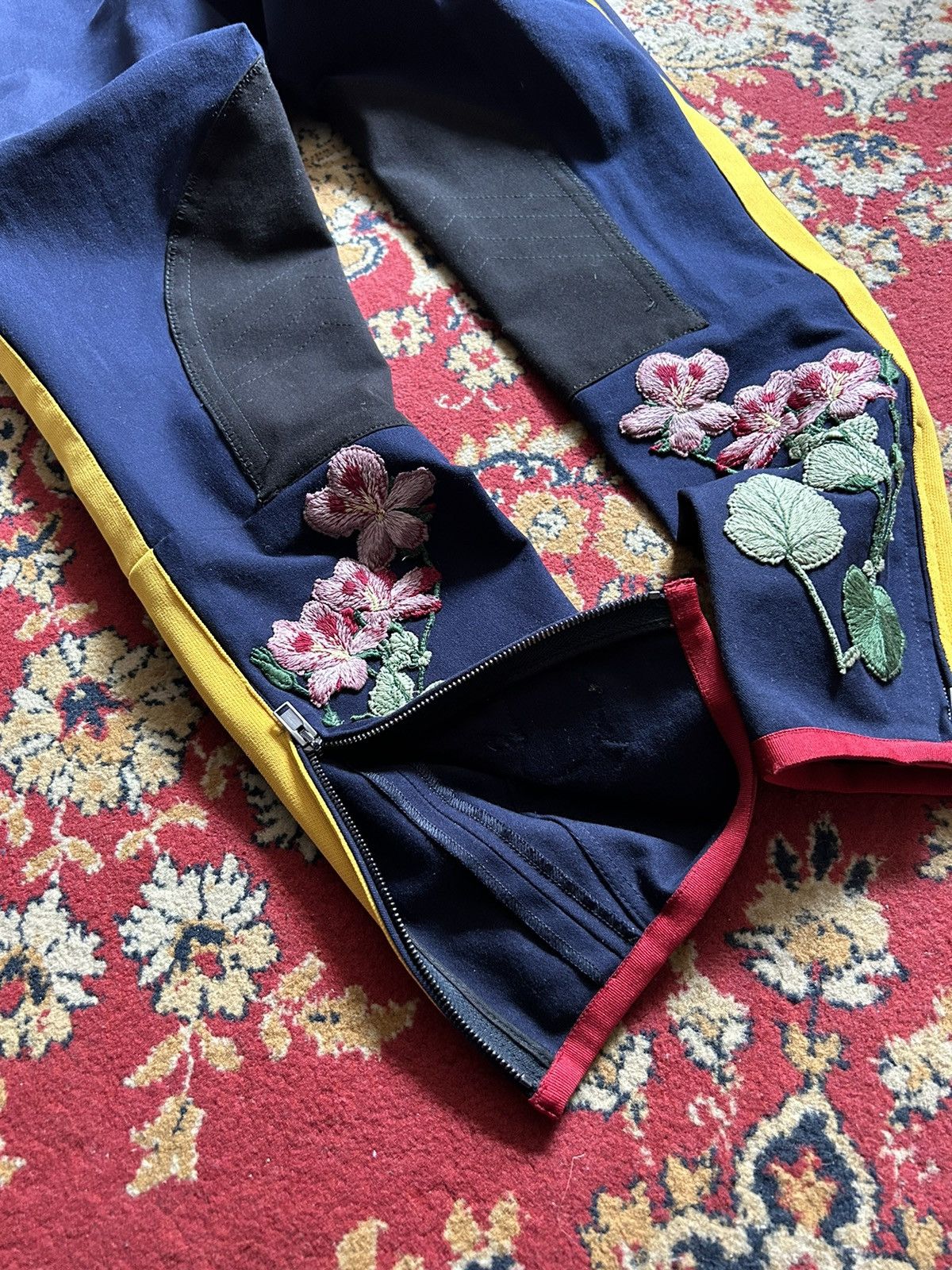 Gucci Gucci Side Stripe Flower Leggings pants size-38 Size 26" / US 2 / IT 38 - 15 Thumbnail