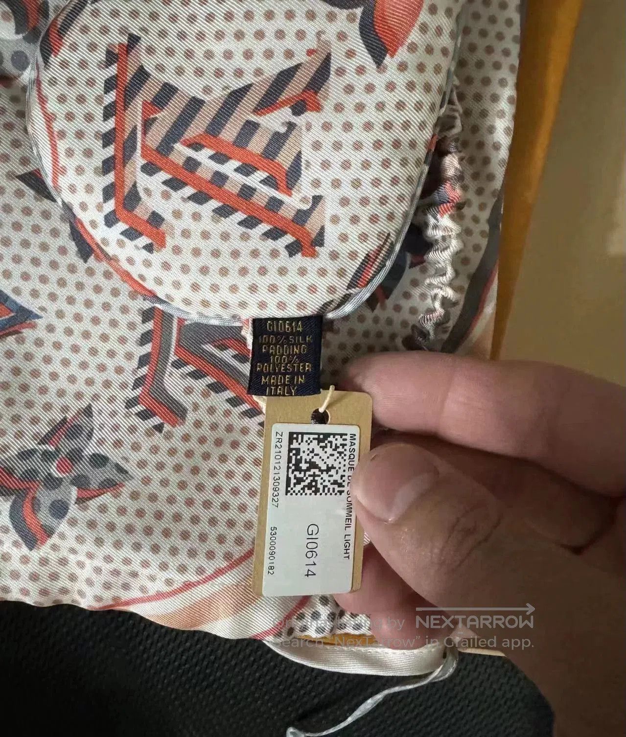 Louis Vuitton luxurious lv eye mask for ultimate comfort. Size ONE SIZE - 2 Thumbnail