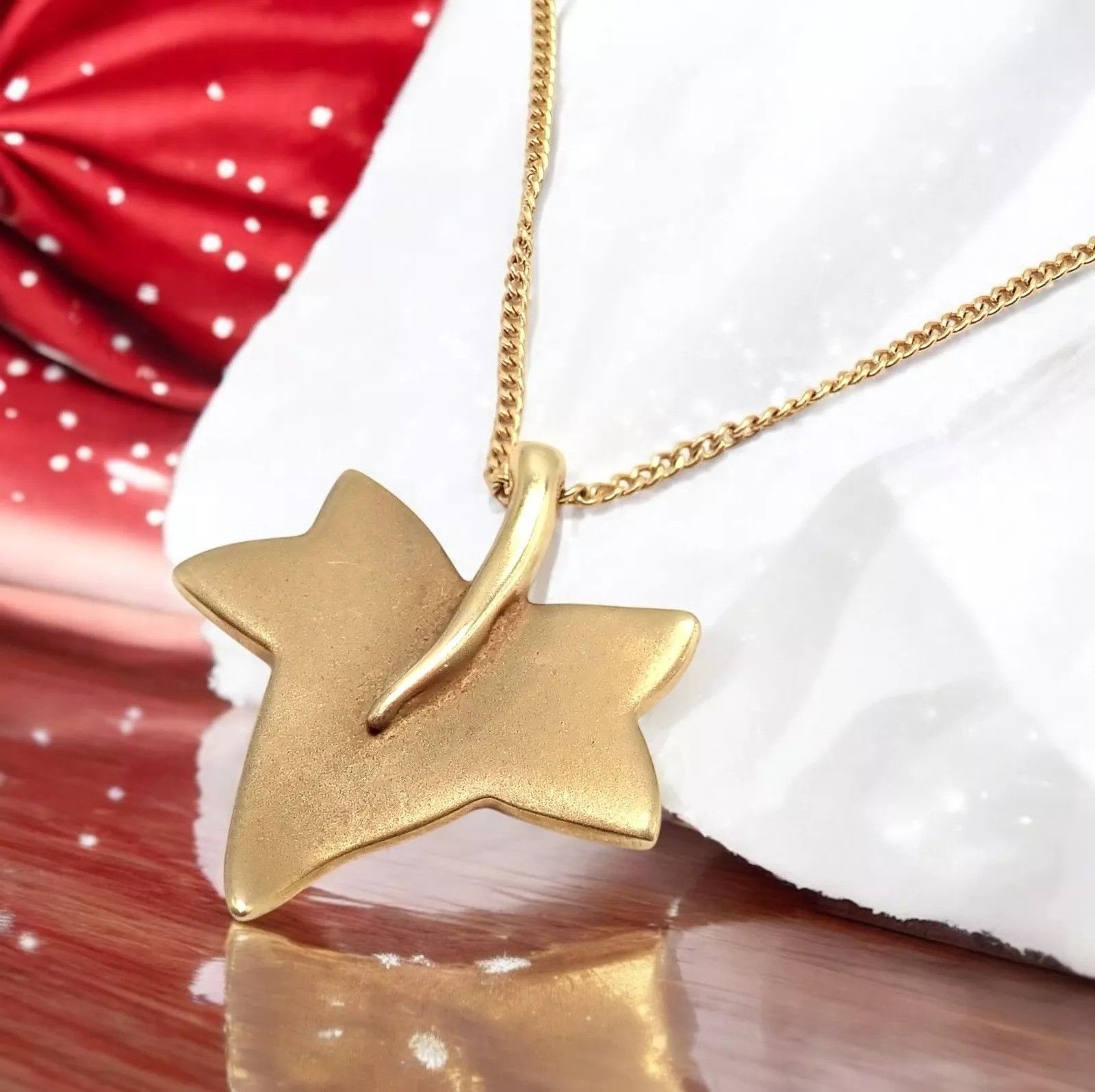 Tiffany & Co. Tiffany & Co Cummings 18k Yellow Gold Leaf Pendant Necklace Size ONE SIZE - 12 Thumbnail