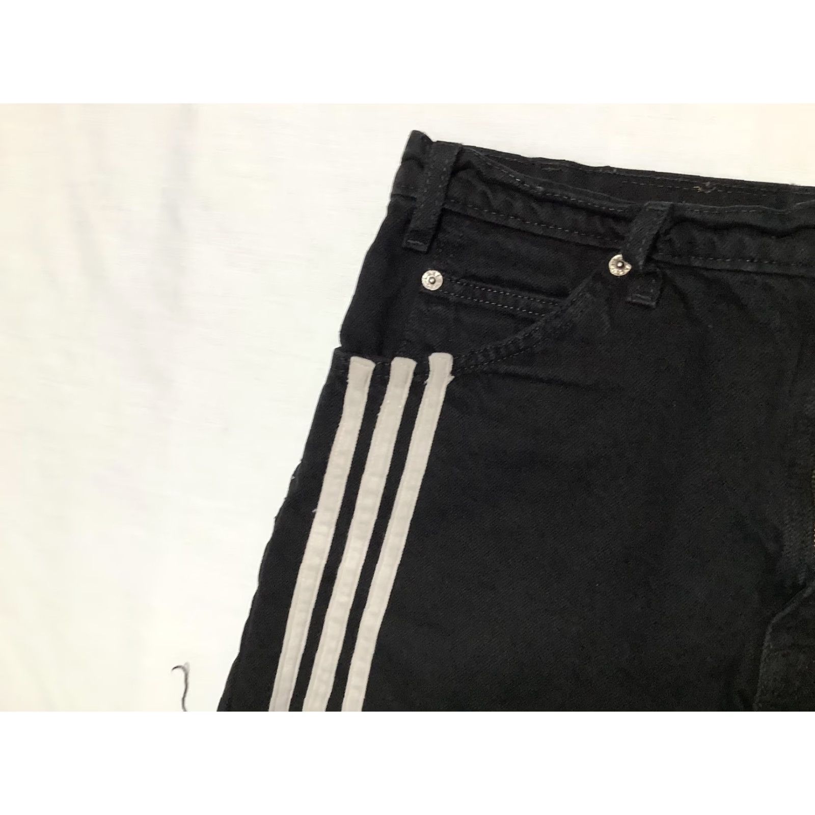Levi's Levi's 550 Shorts Mens 34 Black Striped Distressed Relaxed Vintage 90s Bermuda Denim Casual Mens, 34 Inseam 4in Size US 34 / EU 50 - 2 Thumbnail