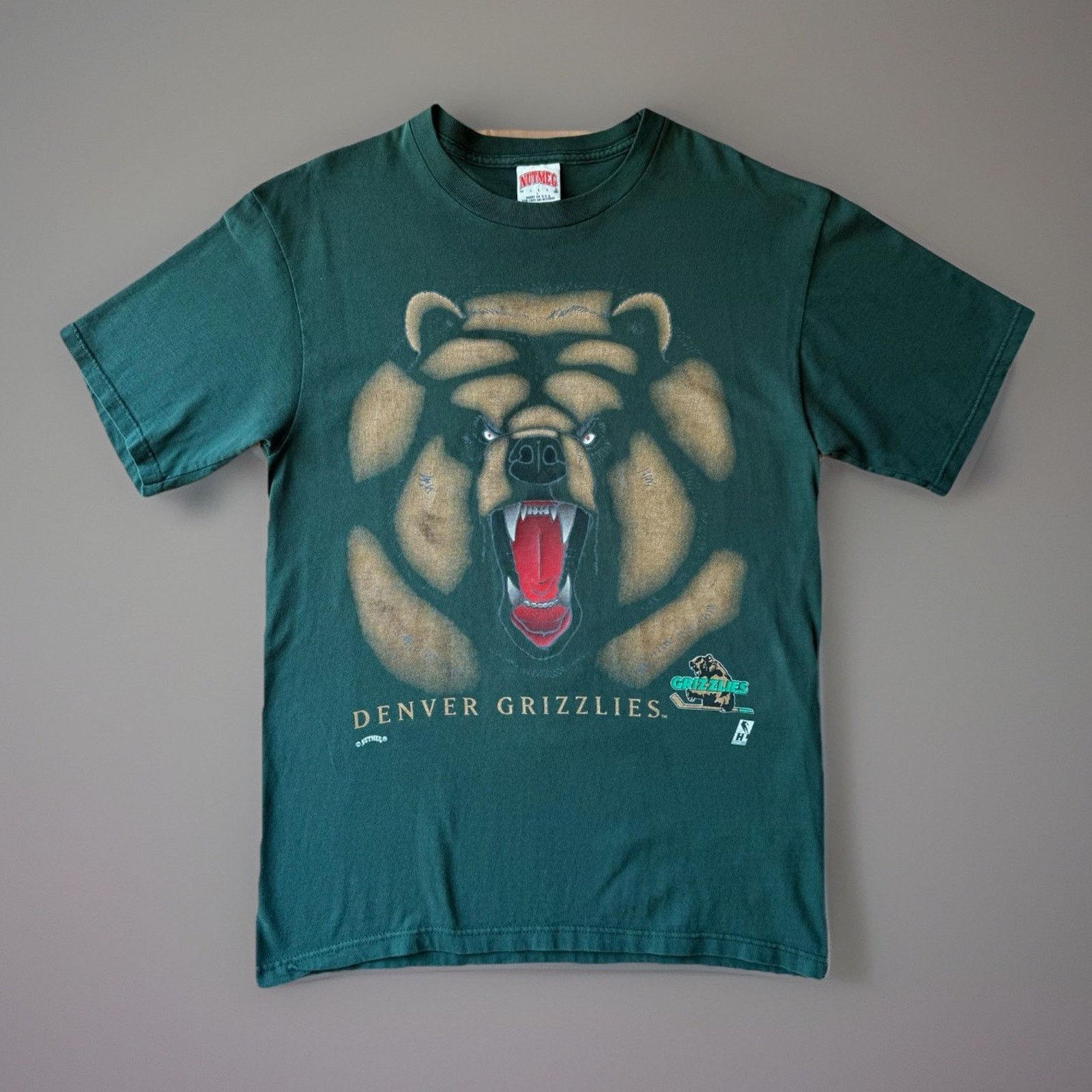 Vintage Vintage Denver Grizzlies Shirt Large Green 90s Nutmeg NHL Size US L / EU 52-54 / 3 - 1 Thumbnail