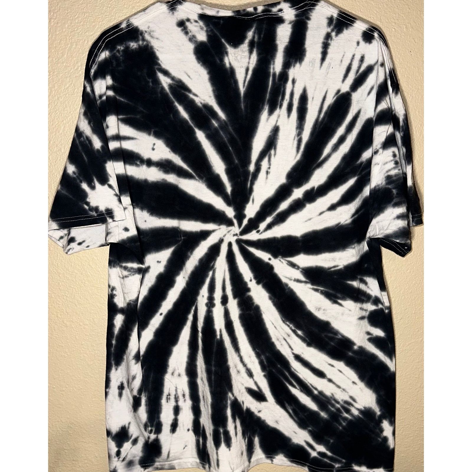 Guns N' Roses 🖤 Guns N' Roses Tie-Dye Skull Cross Tee Size L Size US L / EU 52-54 / 3 - 2 Thumbnail