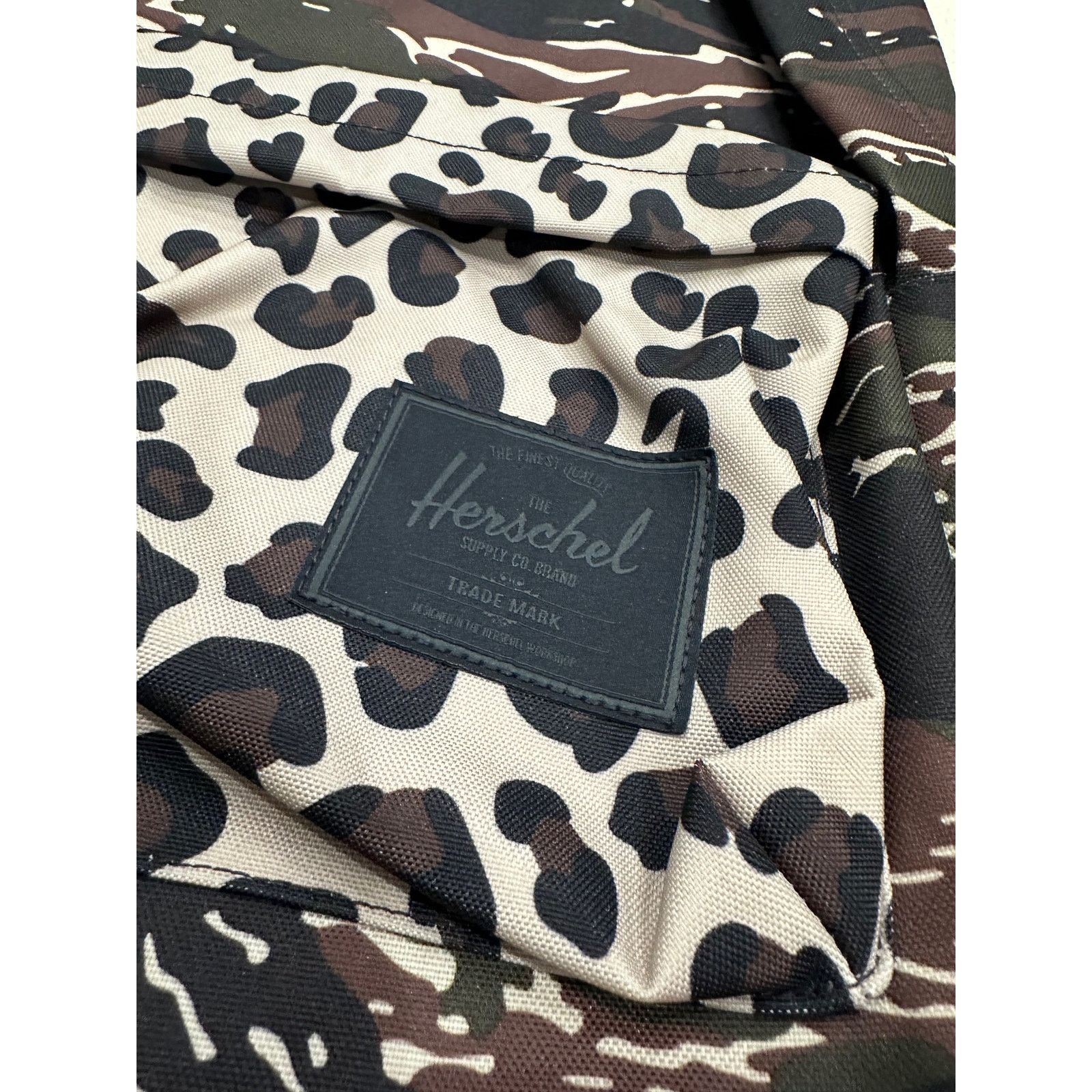 Herschel Supply Co. Herschel Supply Classic XL Tiger Camo Leopard 30L Backpack Size ONE SIZE - 7 Thumbnail