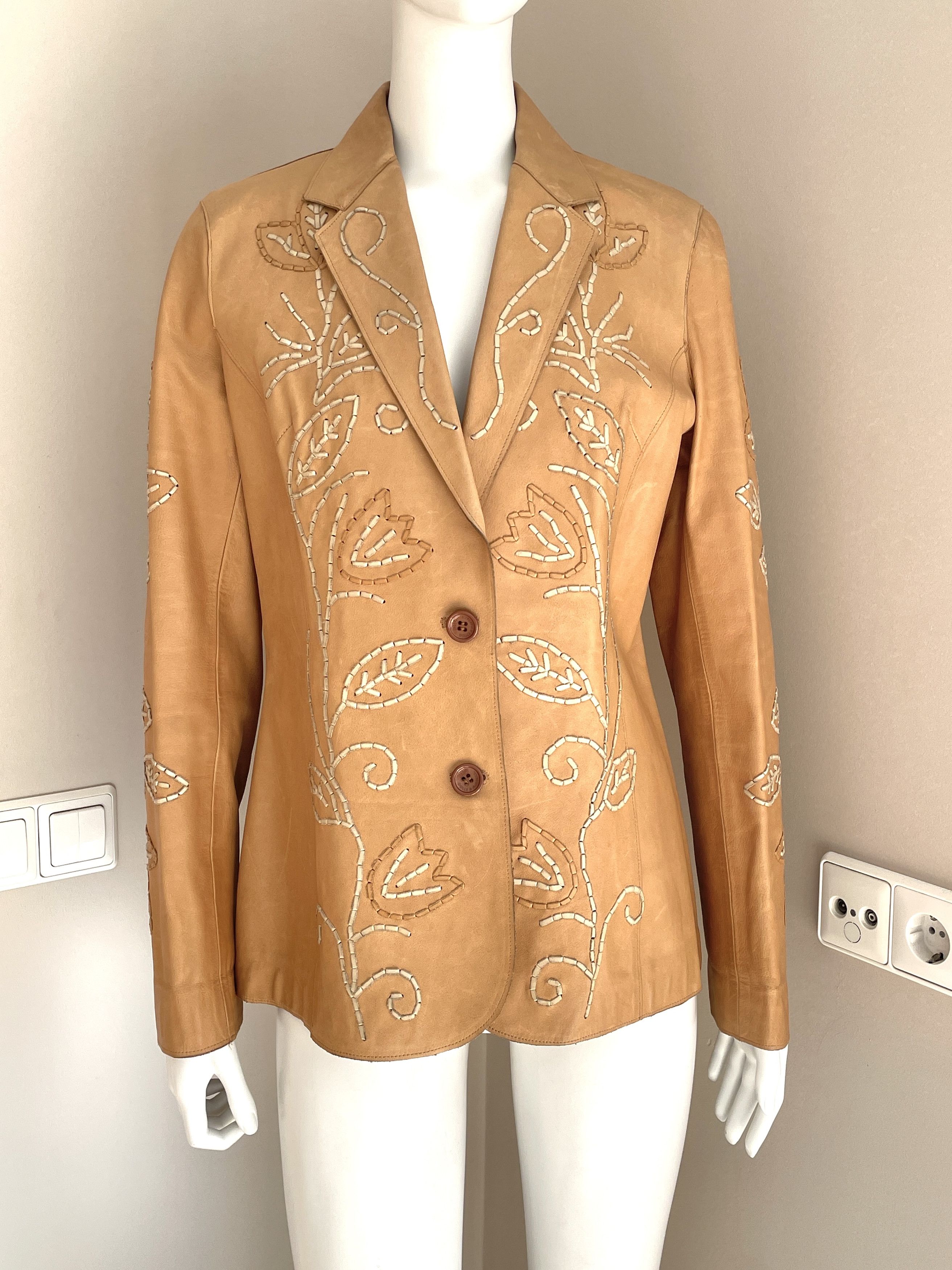 Rare leather jacket in camel beige
