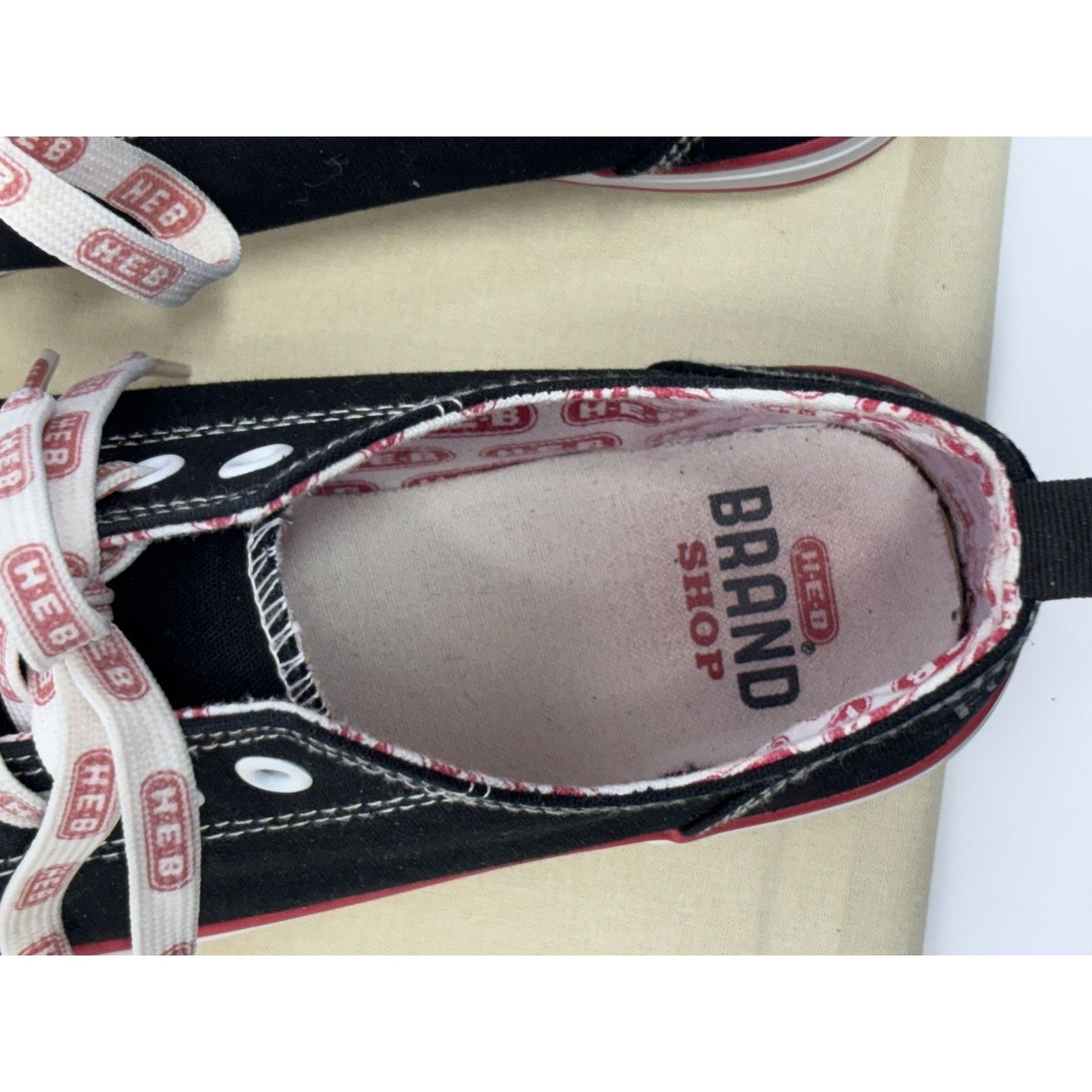 The Unbranded Brand HEB Brand Shop Women’s Shoes Size 7W Black Canvas Low Top Size US 7 / IT 37 - 10 Thumbnail