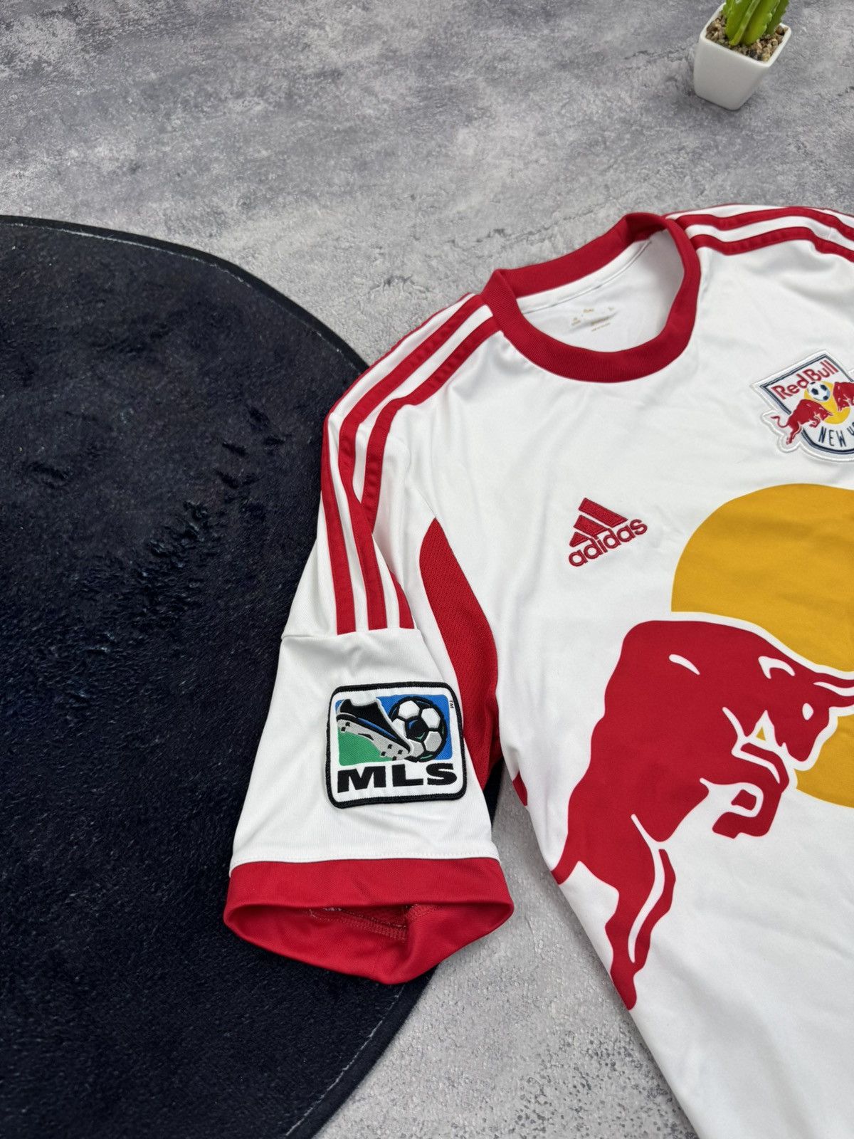 Adidas Retro New York Red Bulls 2013-14 Home Football Jersey MLS Size US M / EU 48-50 / 2 - 9 Thumbnail