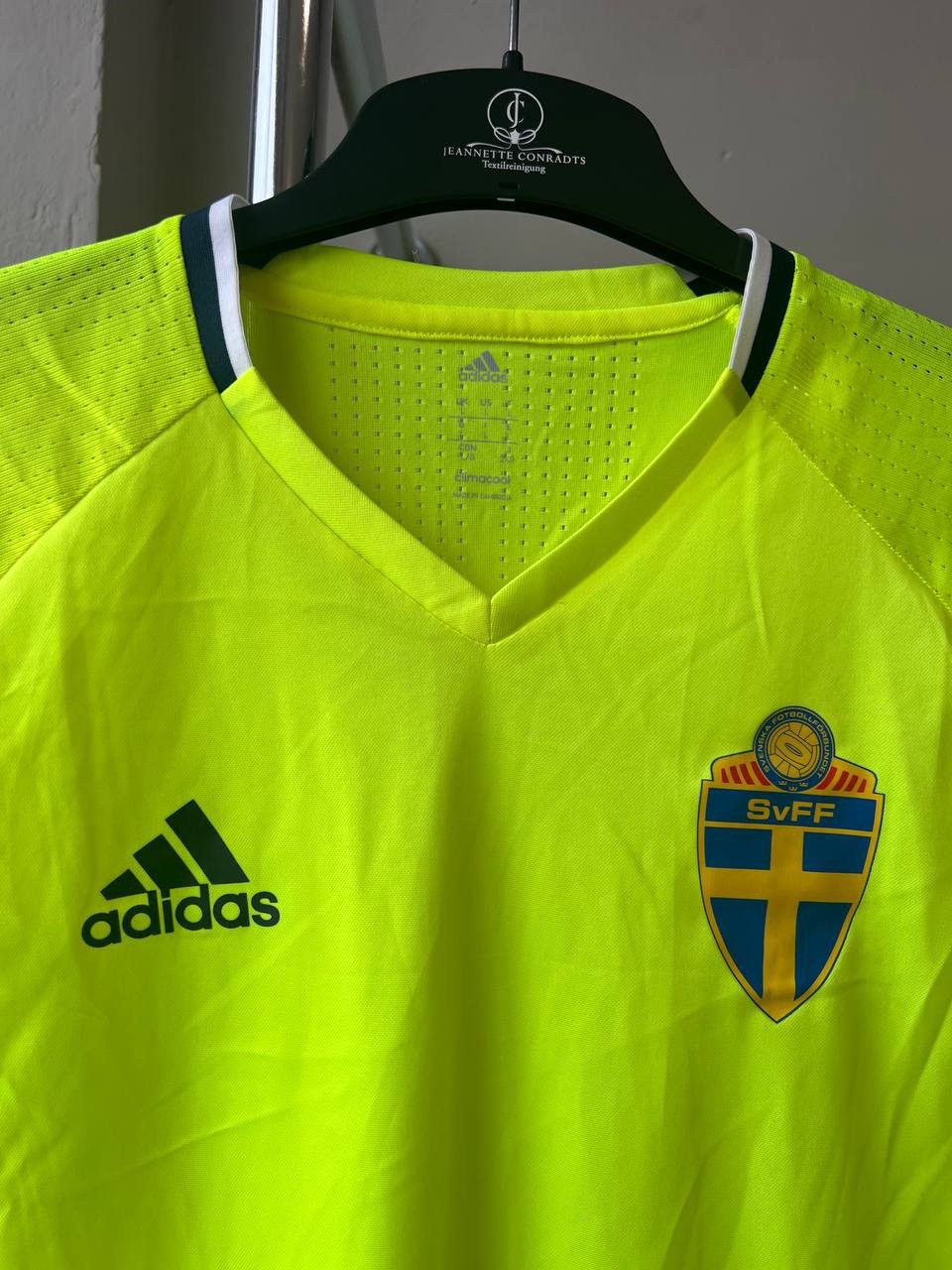 Adidas 2016 SWEDEN NATIONAL TEAM SOCCER JERSEY FOOTBALL SHIRT SZ L Size US L / EU 52-54 / 3 - 4 Thumbnail